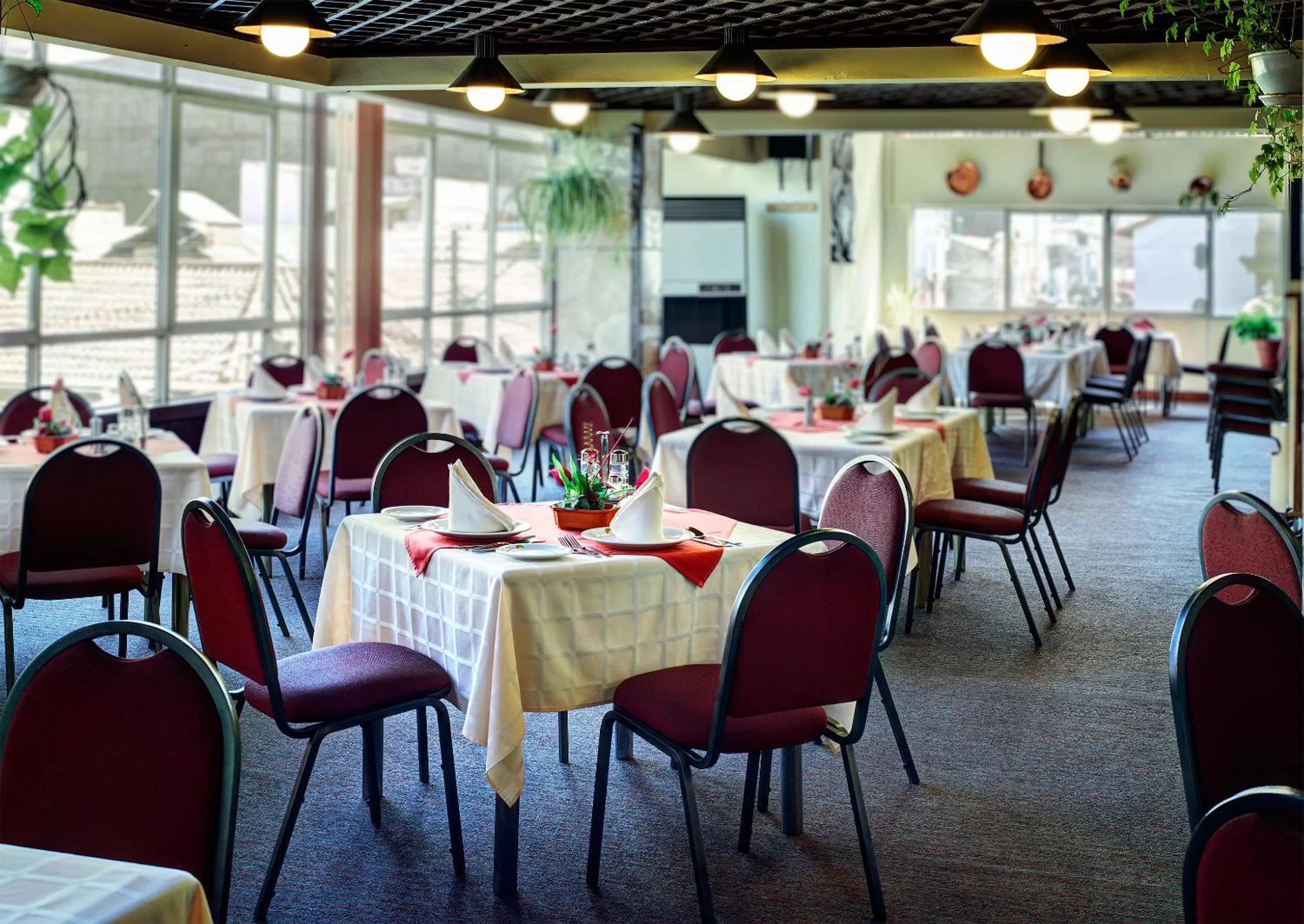 Restaurant/places to eat in Cesar's Plaza Hotel