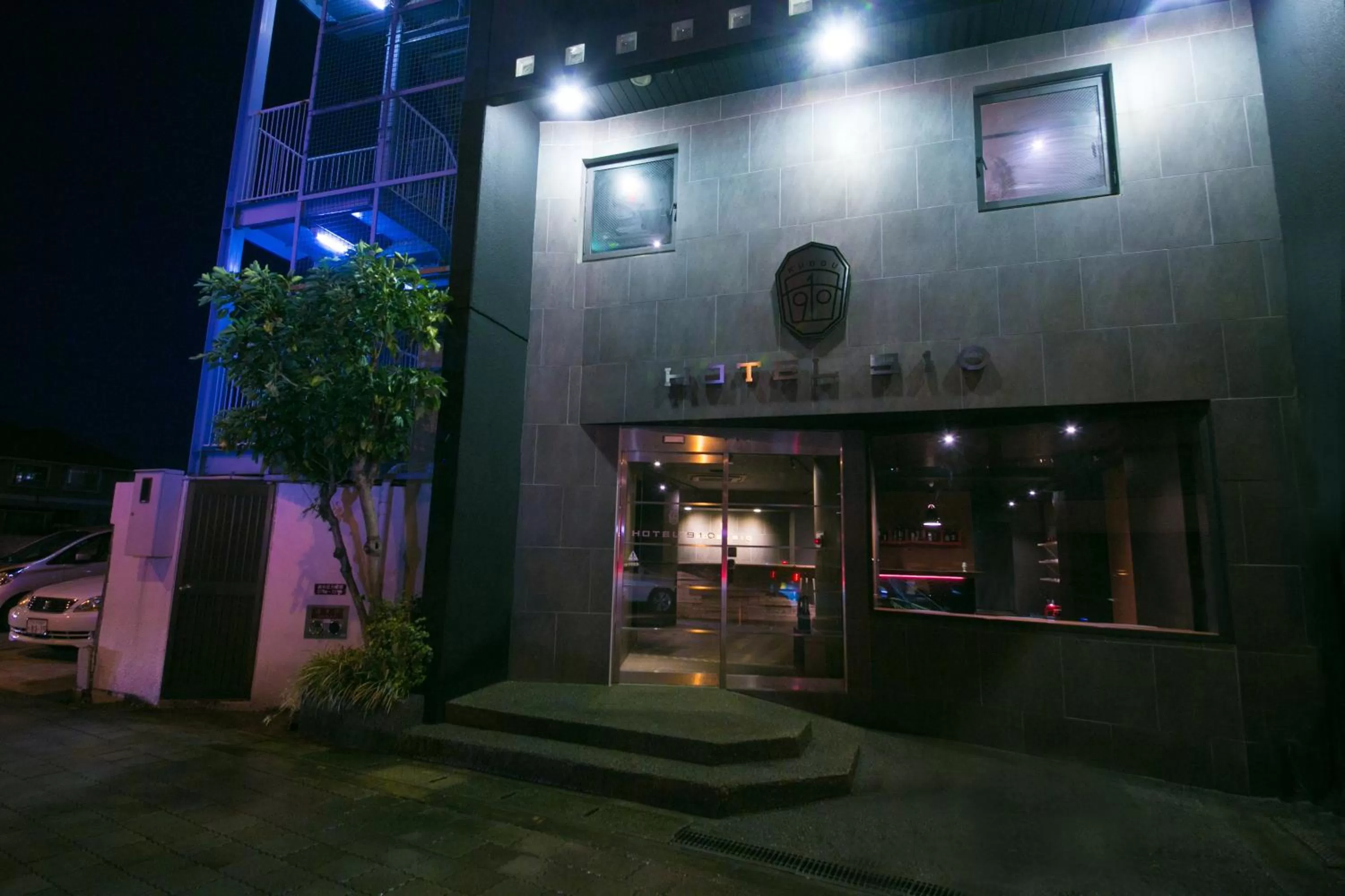 Facade/entrance in HOTEL 910