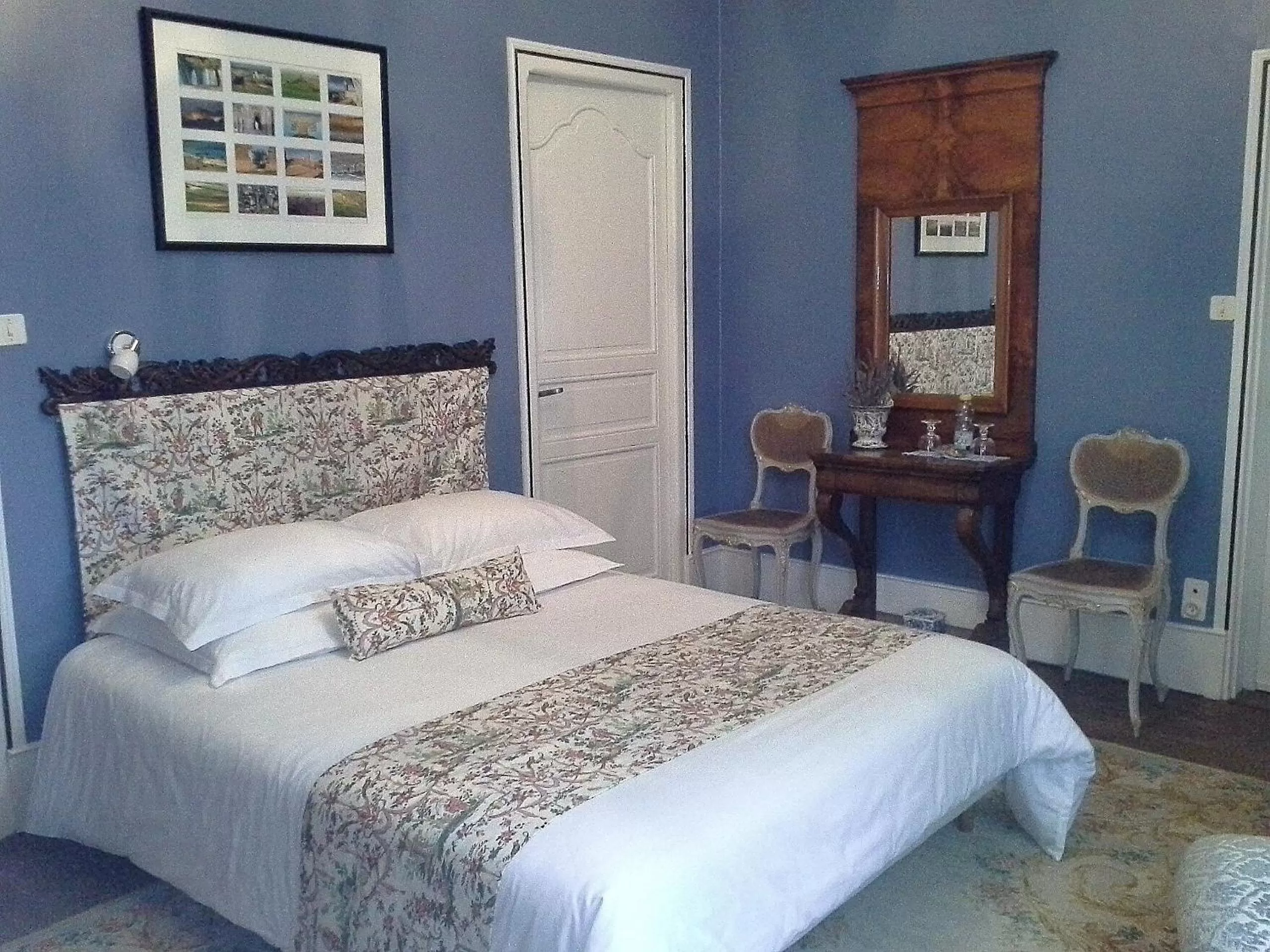 River view, Bed in Le Logis De Ruelle