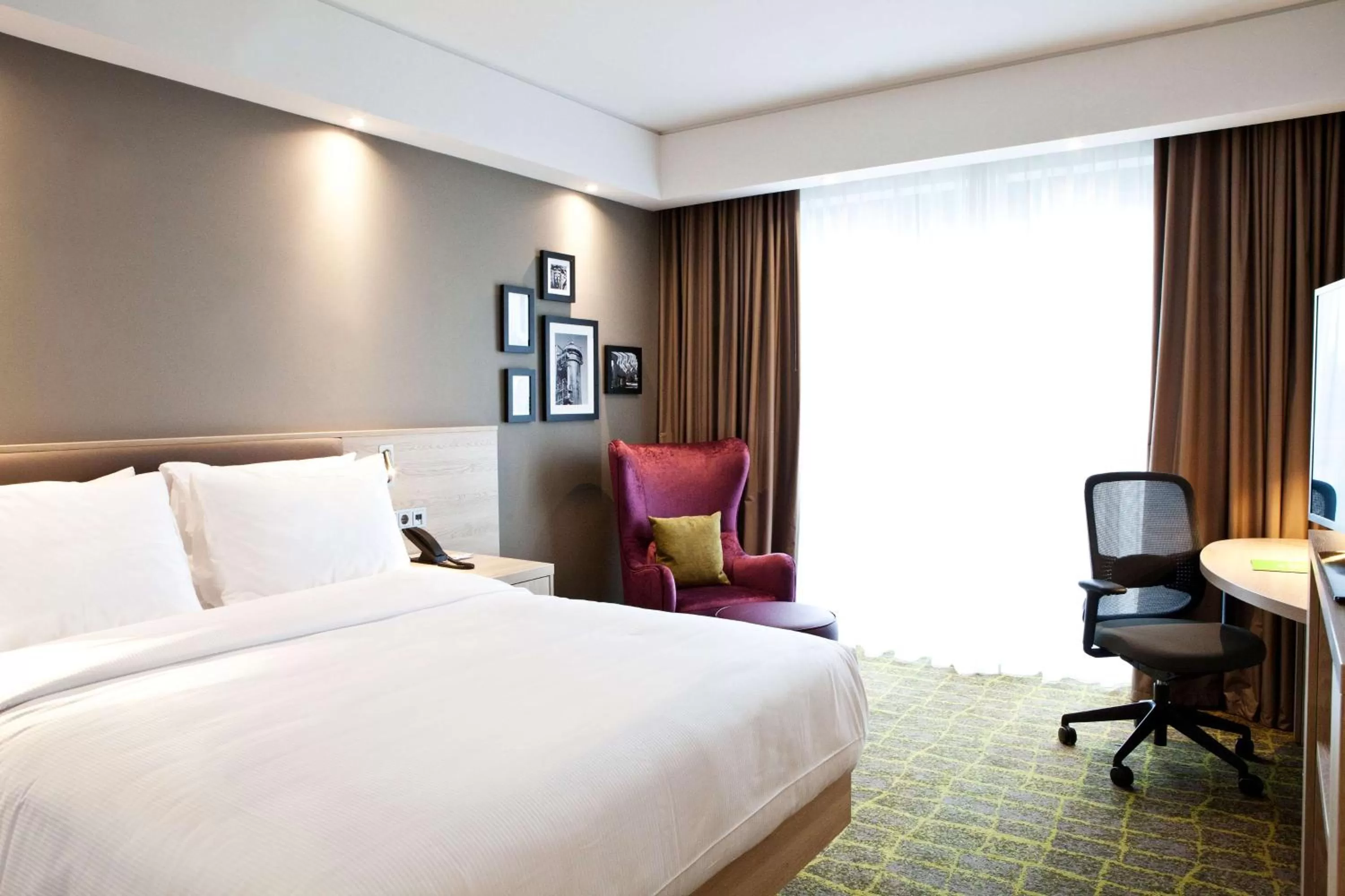 Photo of the whole room, Bed in Hampton By Hilton Dortmund Phoenix See