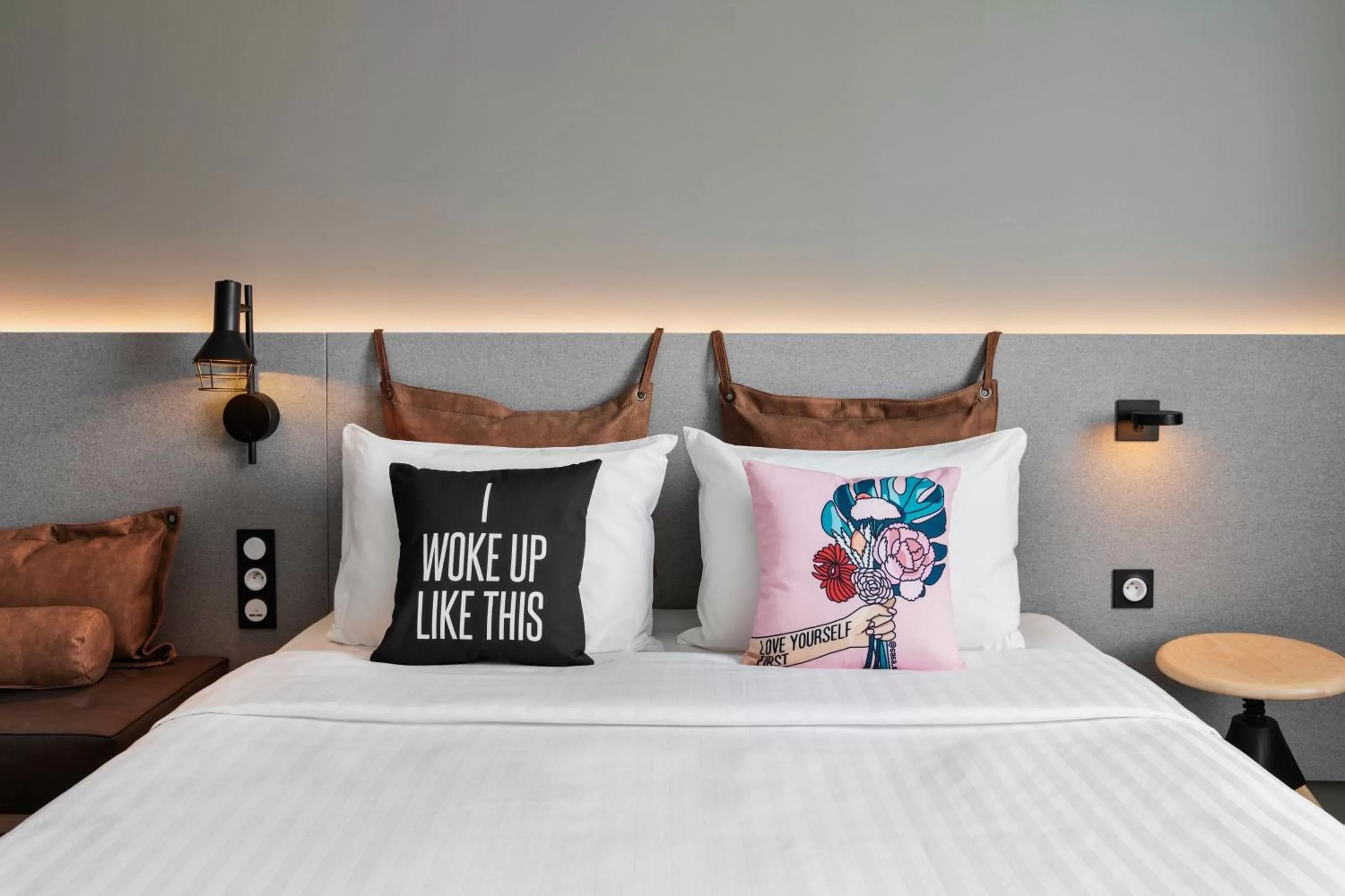 Photo of the whole room, Bed in Moxy Amiens