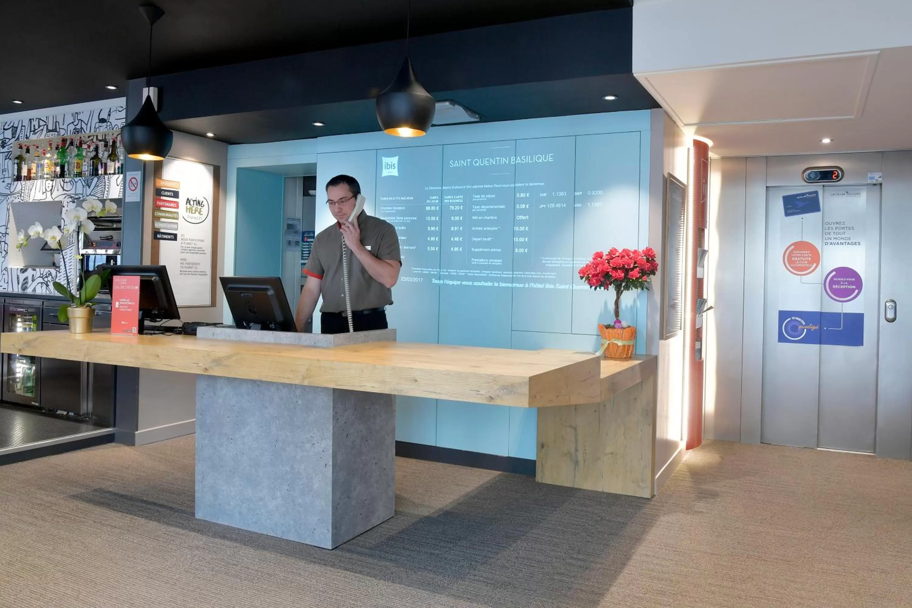 Staff in ibis Saint Quentin Basilique