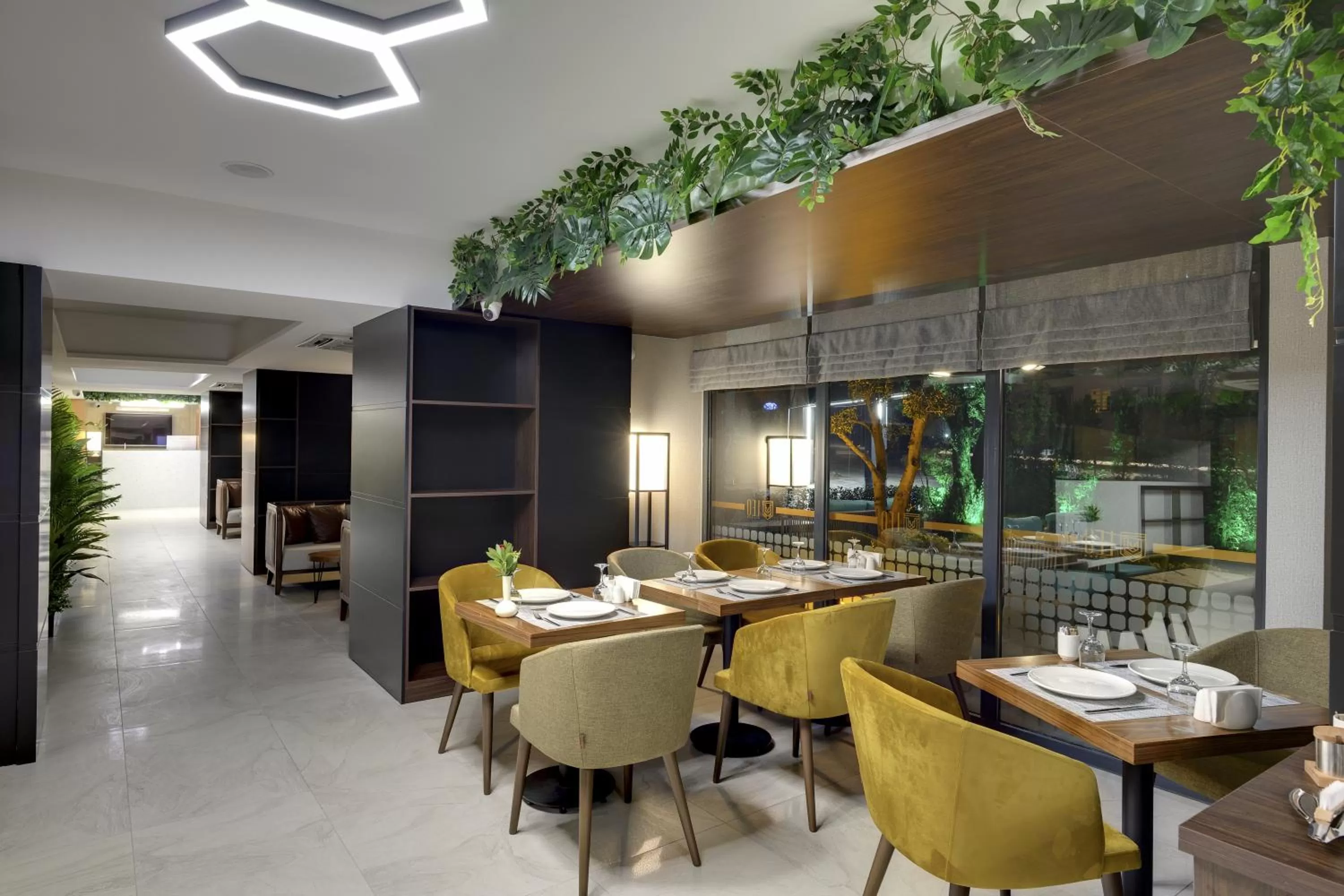 Restaurant/places to eat in Leo Suites