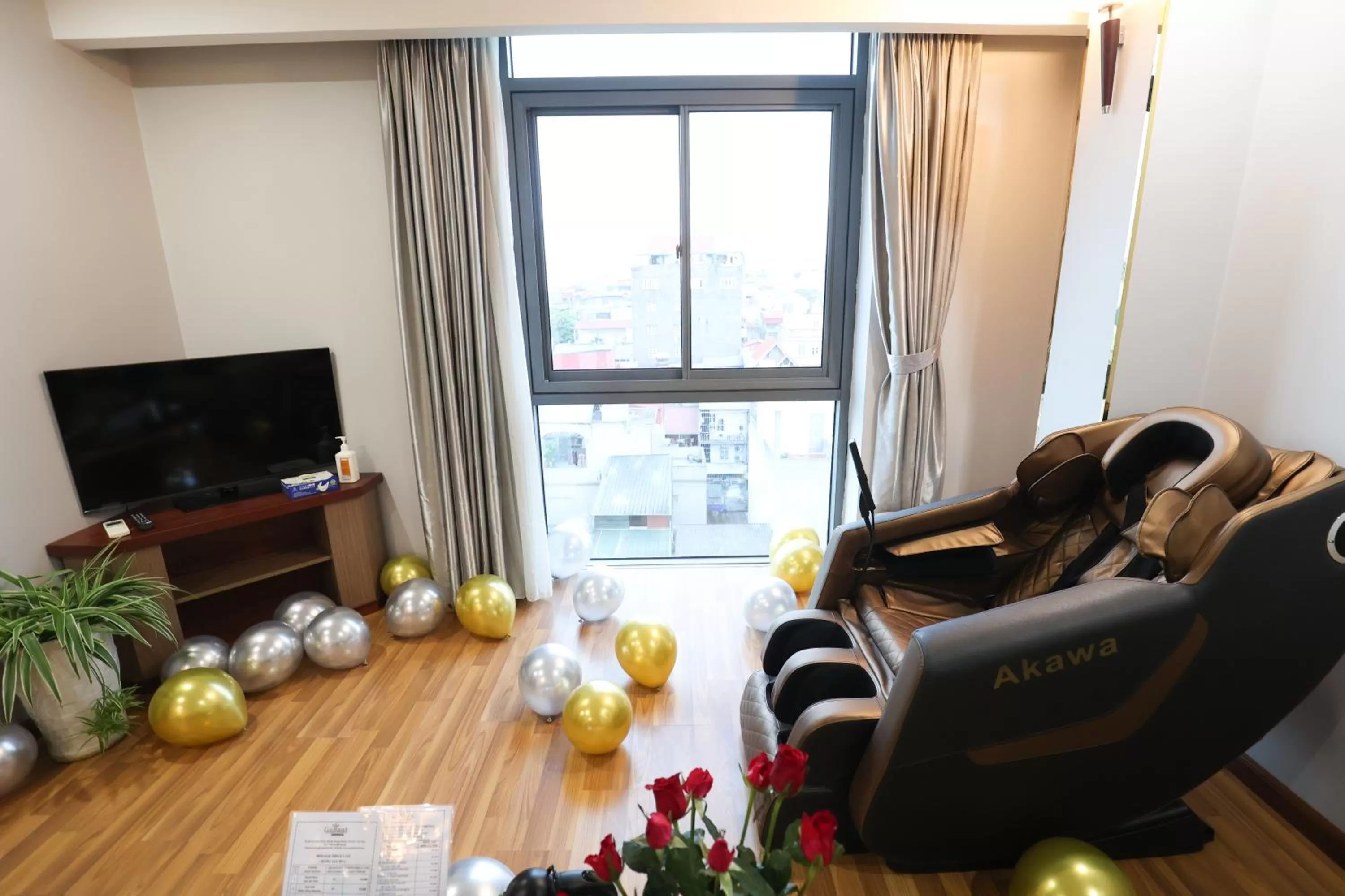 Communal lounge/ TV room in Gallant Hotel