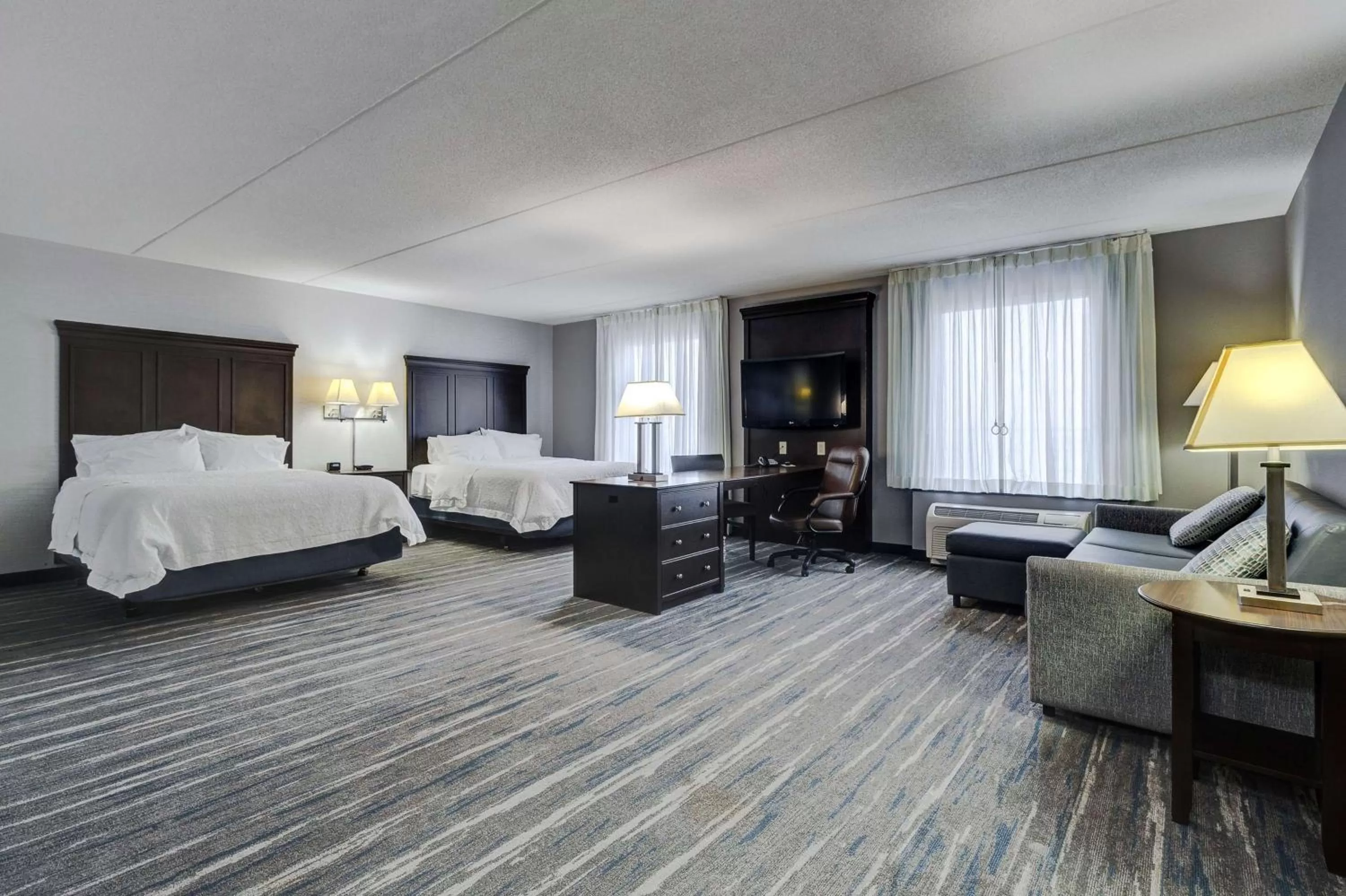 Bedroom, Bed in Hampton Inn & Suites by Hilton Brantford