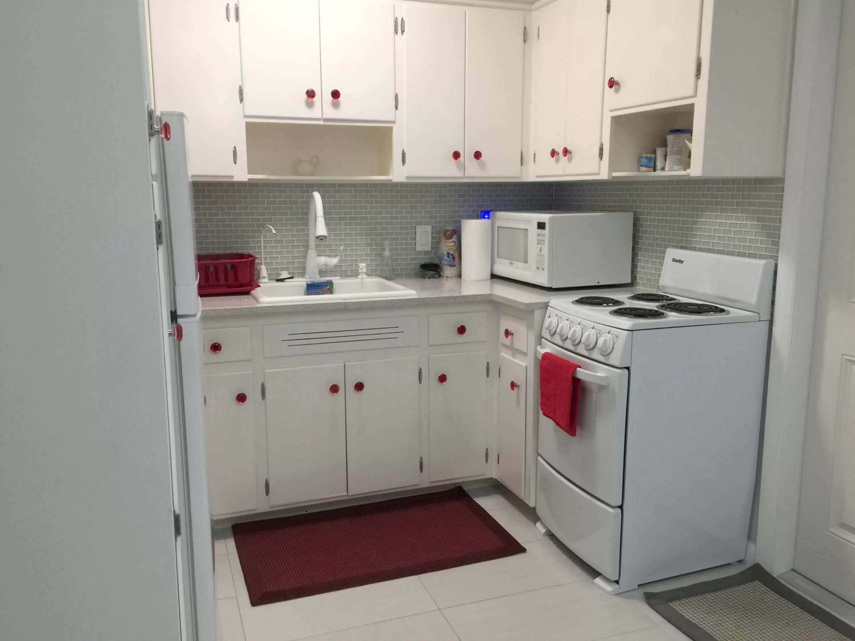 Kitchen or kitchenette in Downtown Hollywood Boutique Hotel