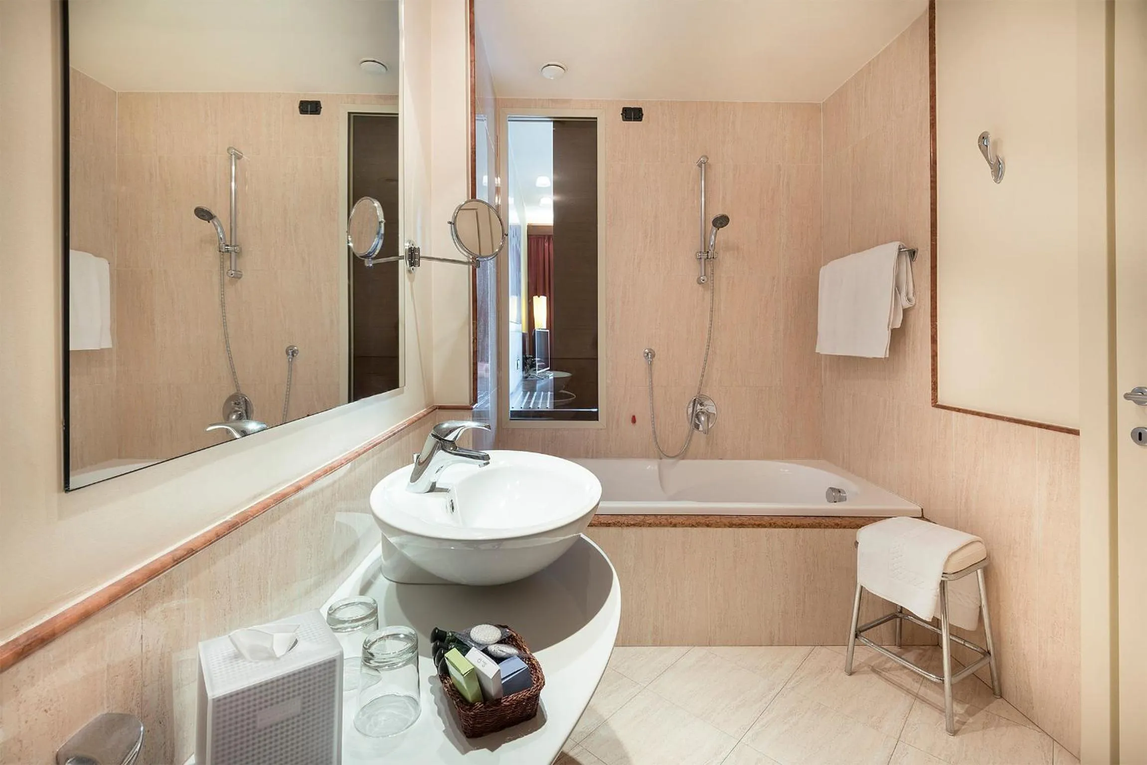 Deluxe Superior Double Room with Terrace and Lake View in Il Porticciolo