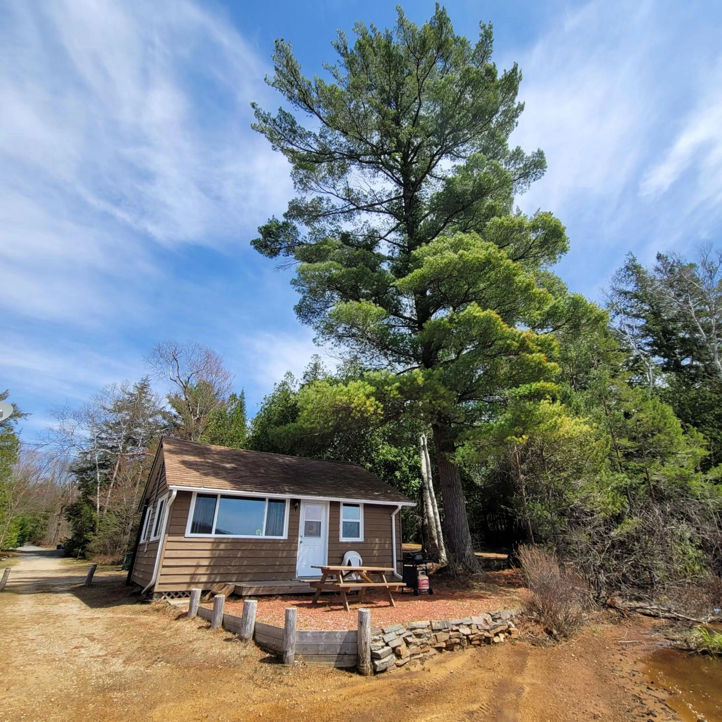 Property building in Parkway Cottage Resort and Trading Post