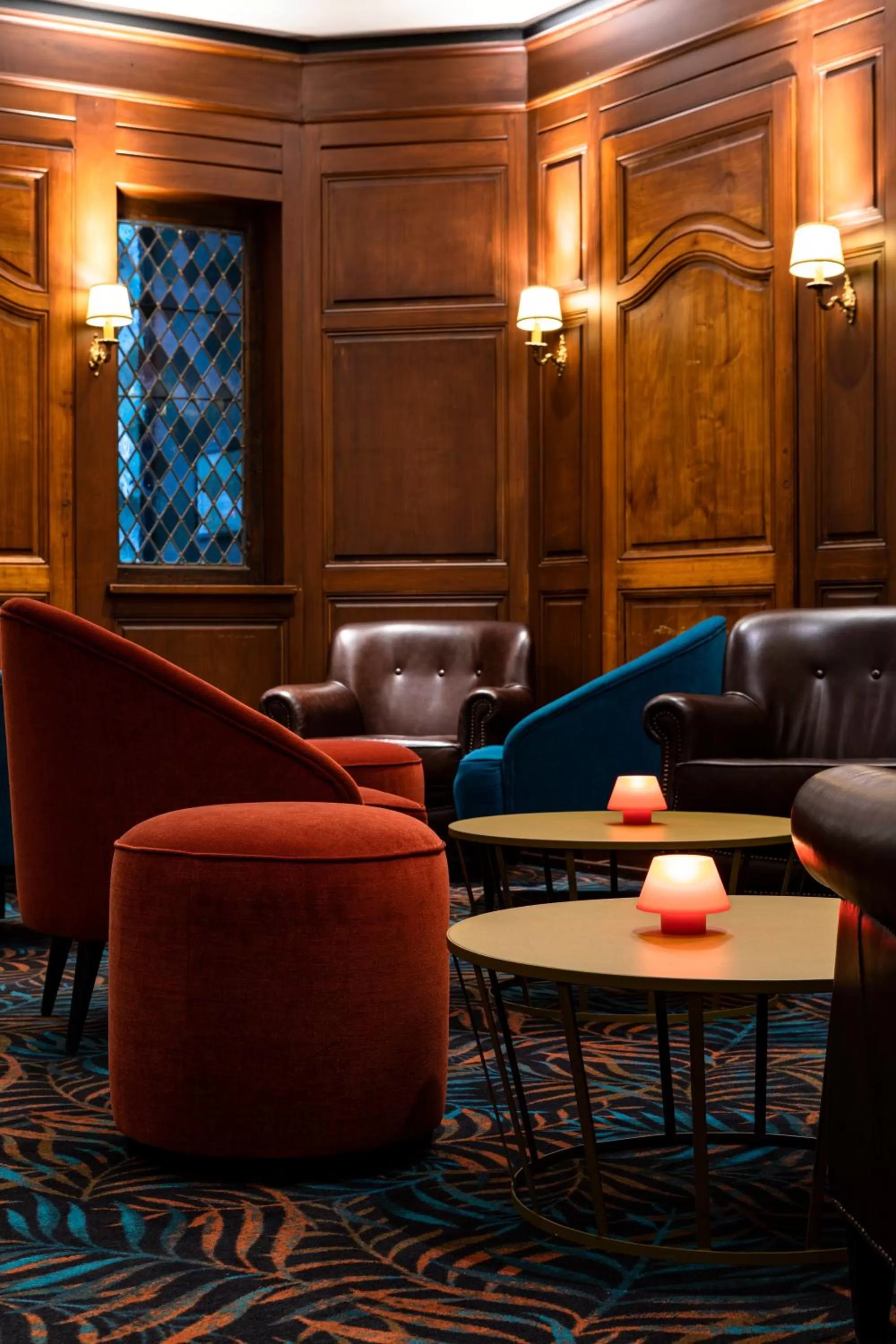 Lounge or bar in Hôtel & SPA Oceania L'Univers Tours