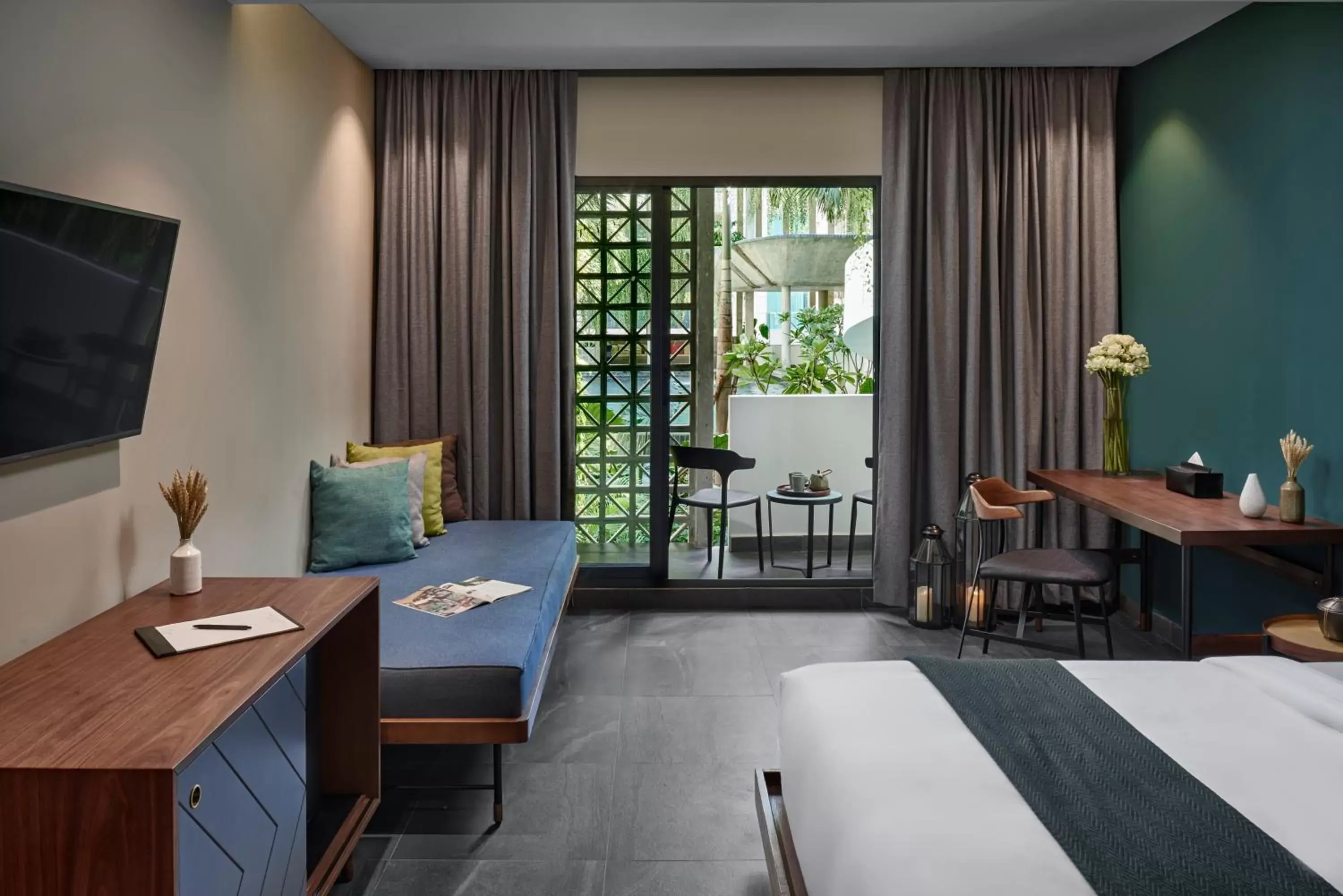 Deluxe Pool View in Baitong Hotel & Resort Phnom Penh Deluxe Pool View in Baitong Hotel & Resort Phnom Penh