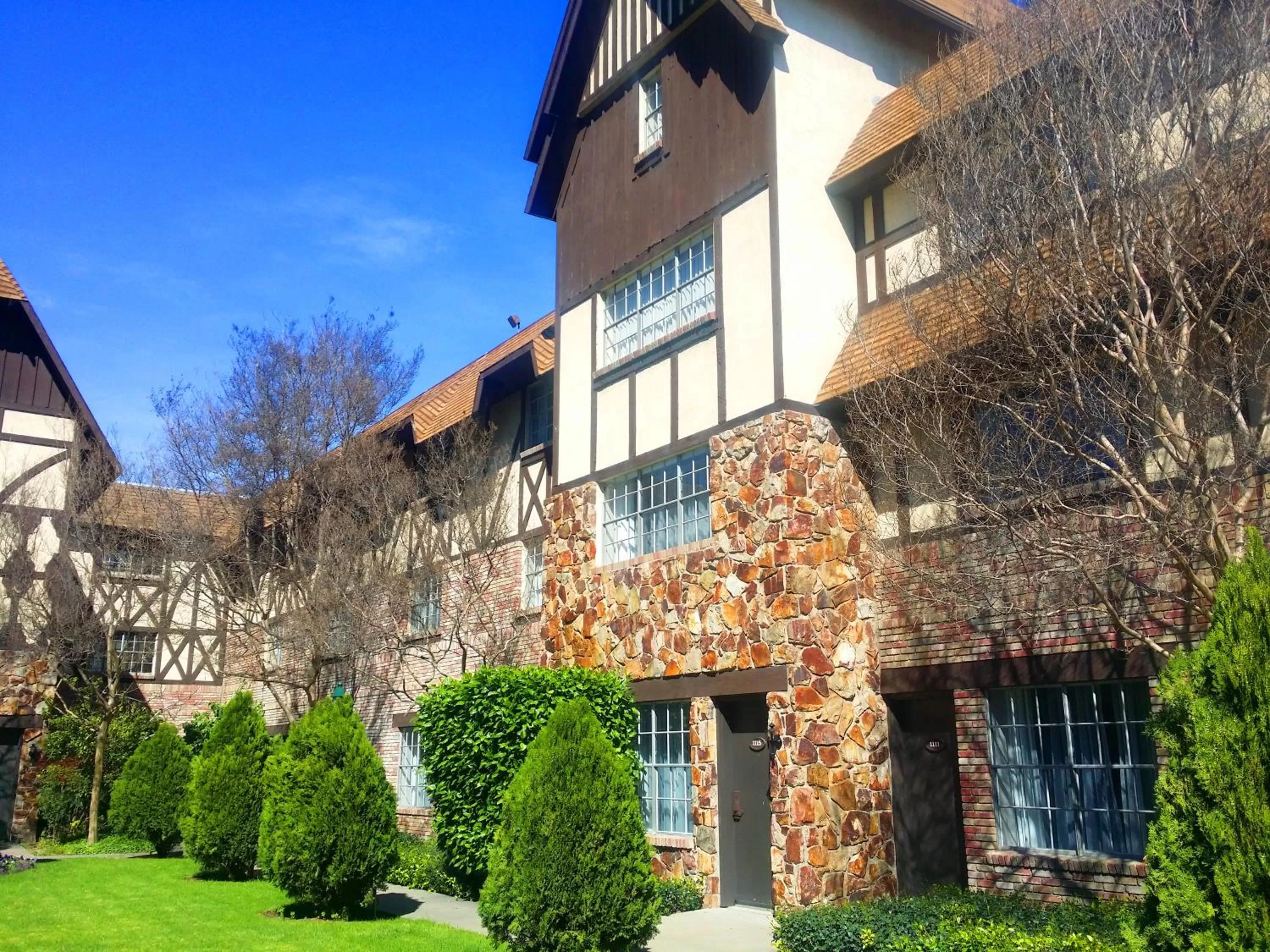 Property building in Anaheim Majestic Garden Hotel