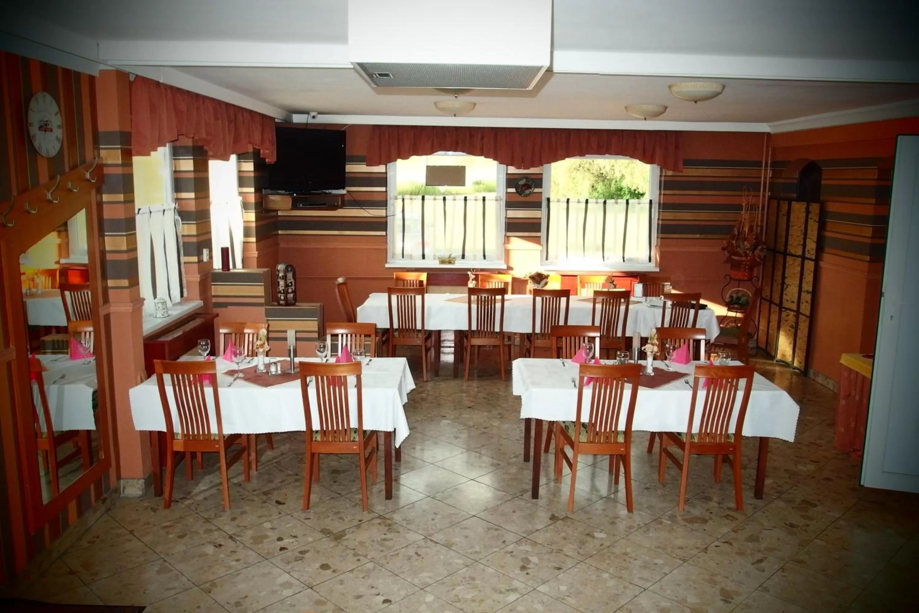 Lounge or bar, Restaurant/Places to Eat in Romantik Étterem - Panzió