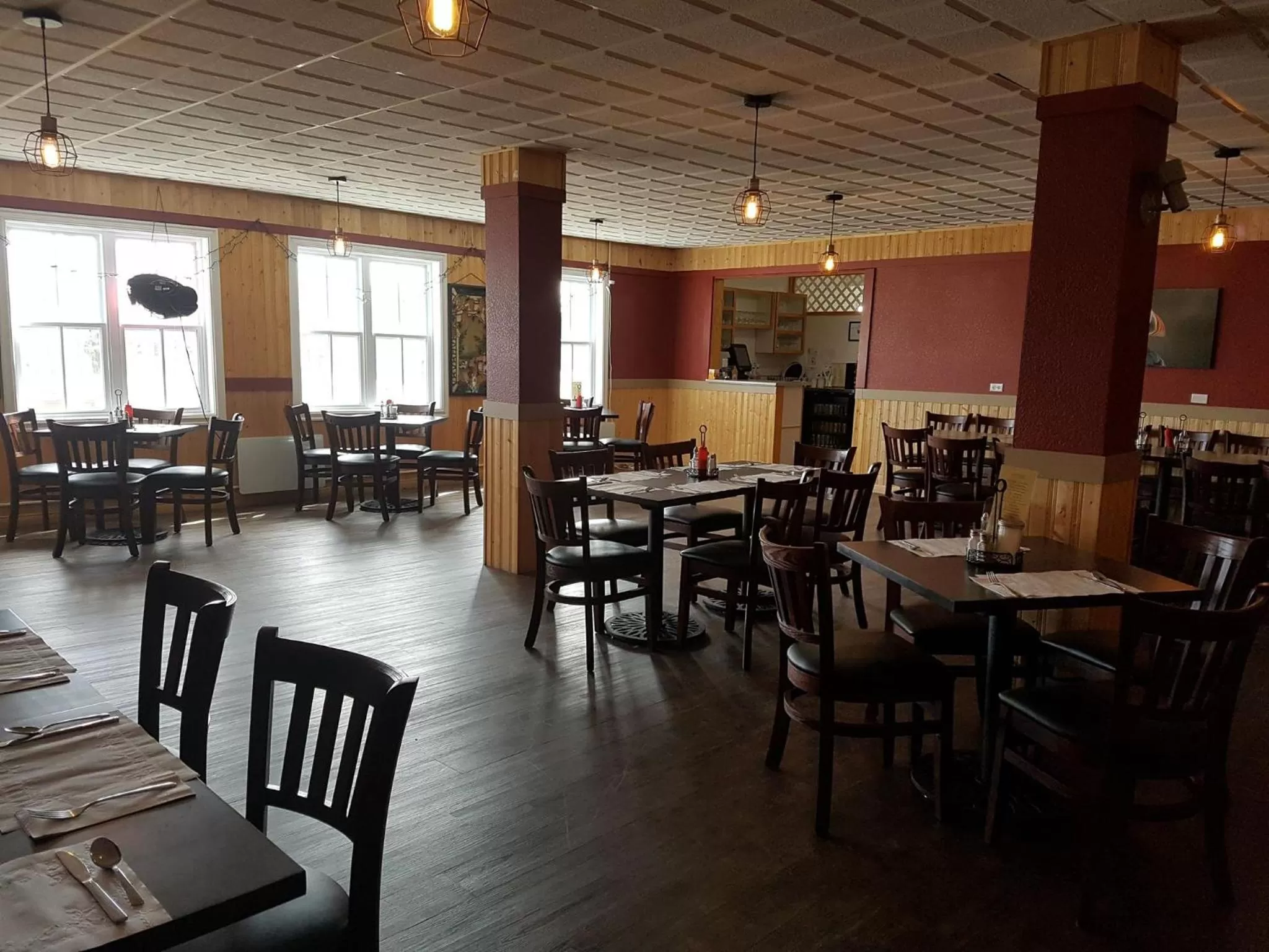 Restaurant/places to eat in Seaport Inn