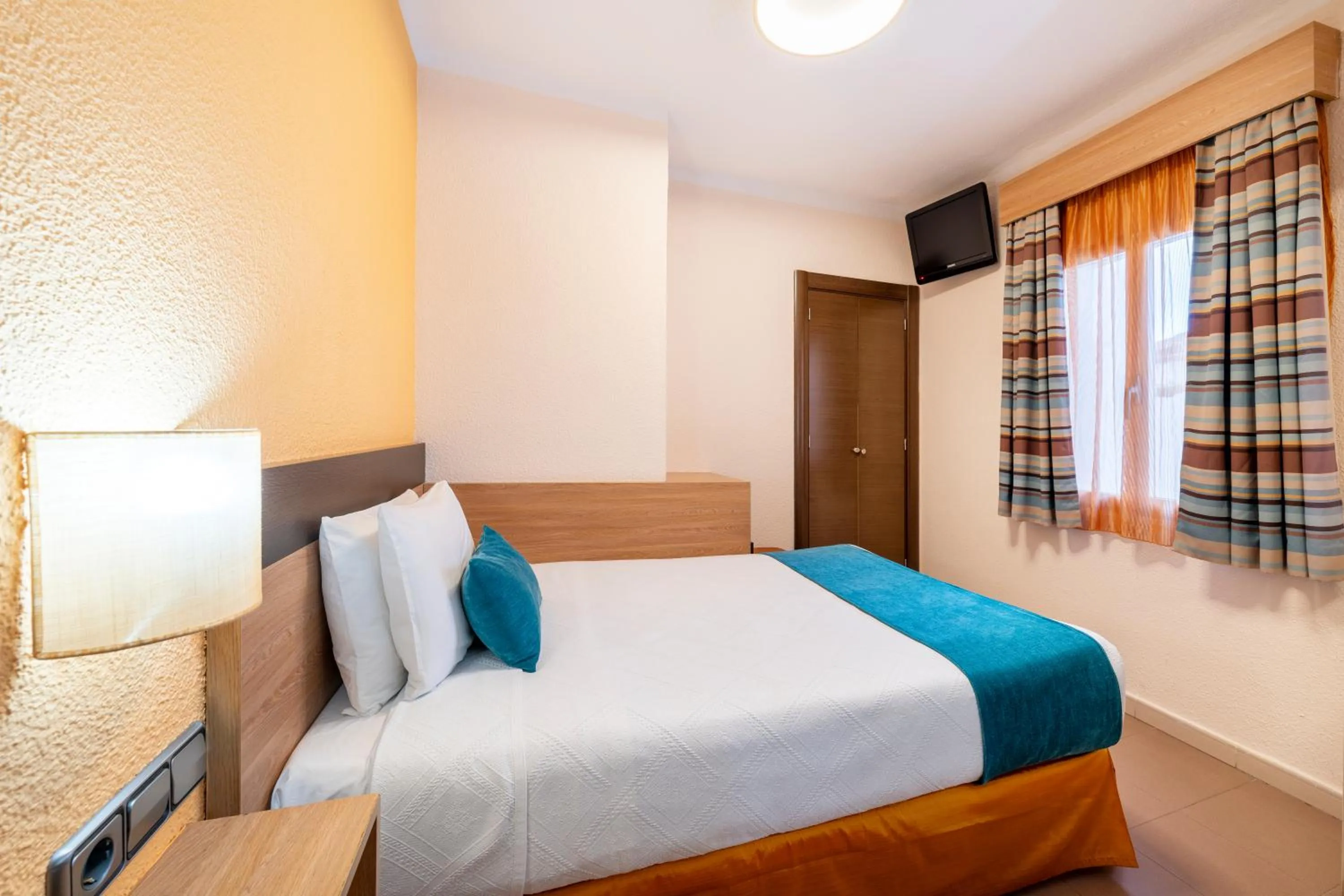 Bedroom, Bed in Hostal Ballesta