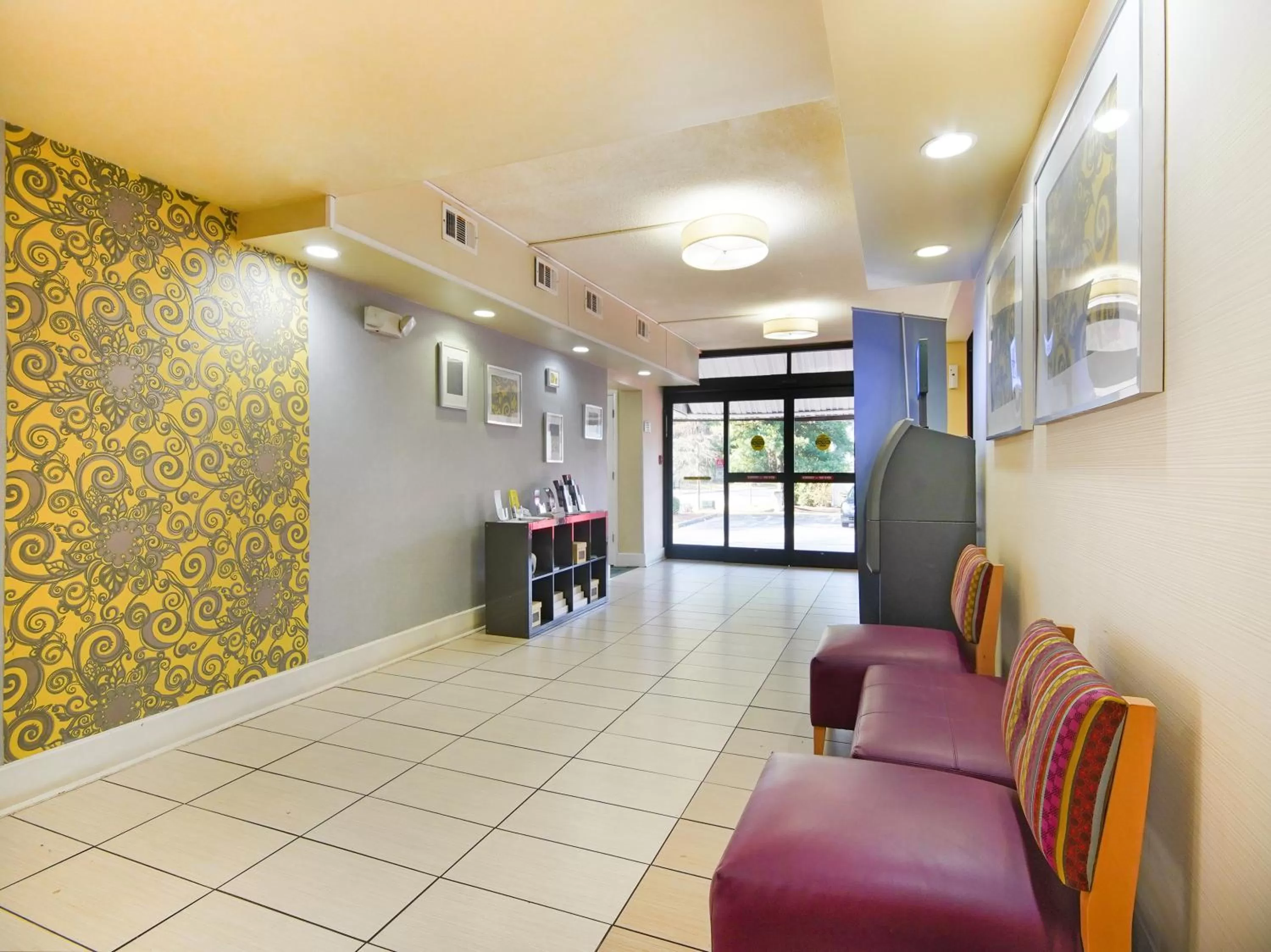 Lobby or reception in Baymont by Wyndham Williamsburg