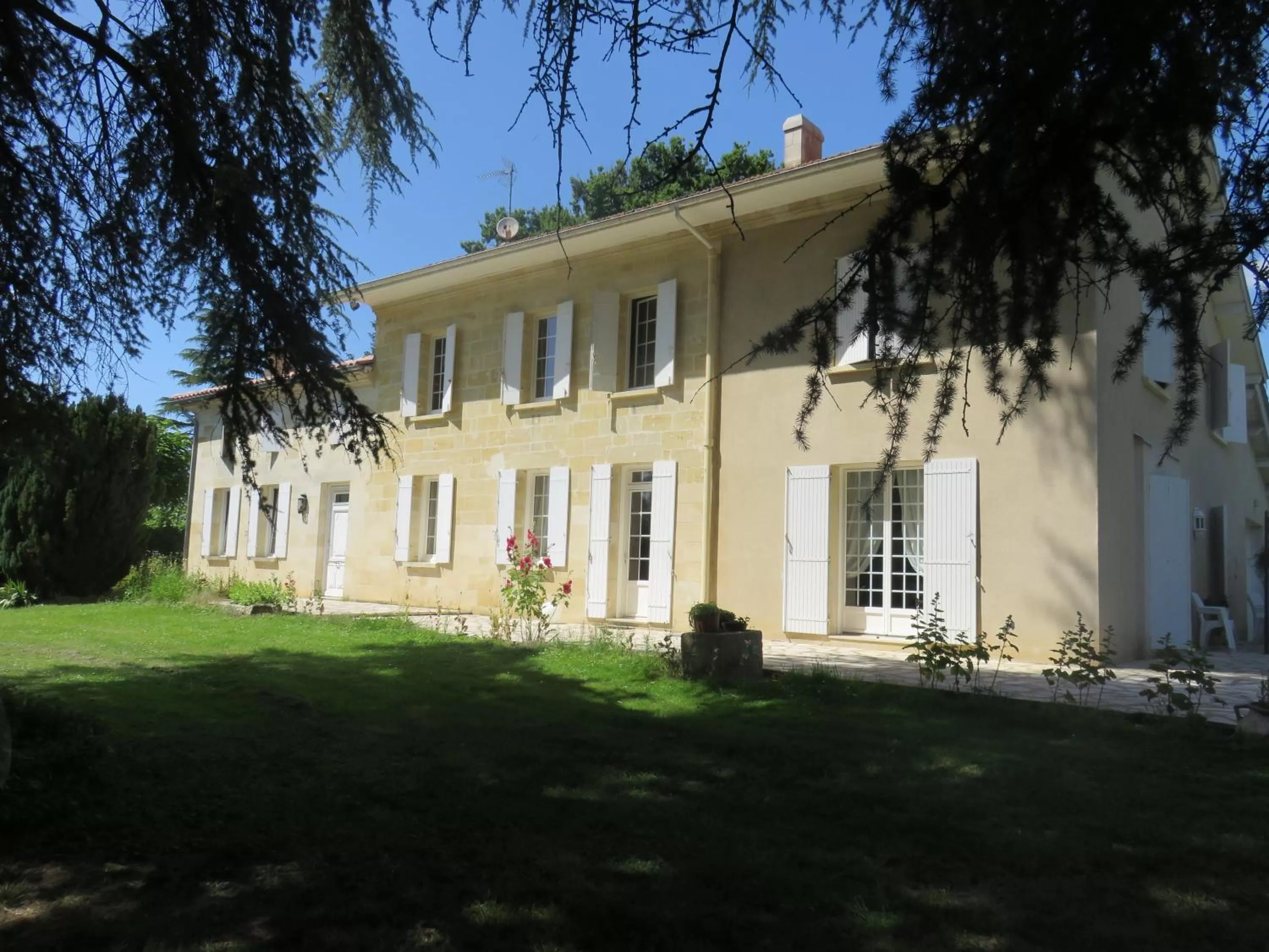 Facade/entrance, Property Building in Chambres d'hôtes de charme au REFUGE DU PEINTRE prés de St Emilion