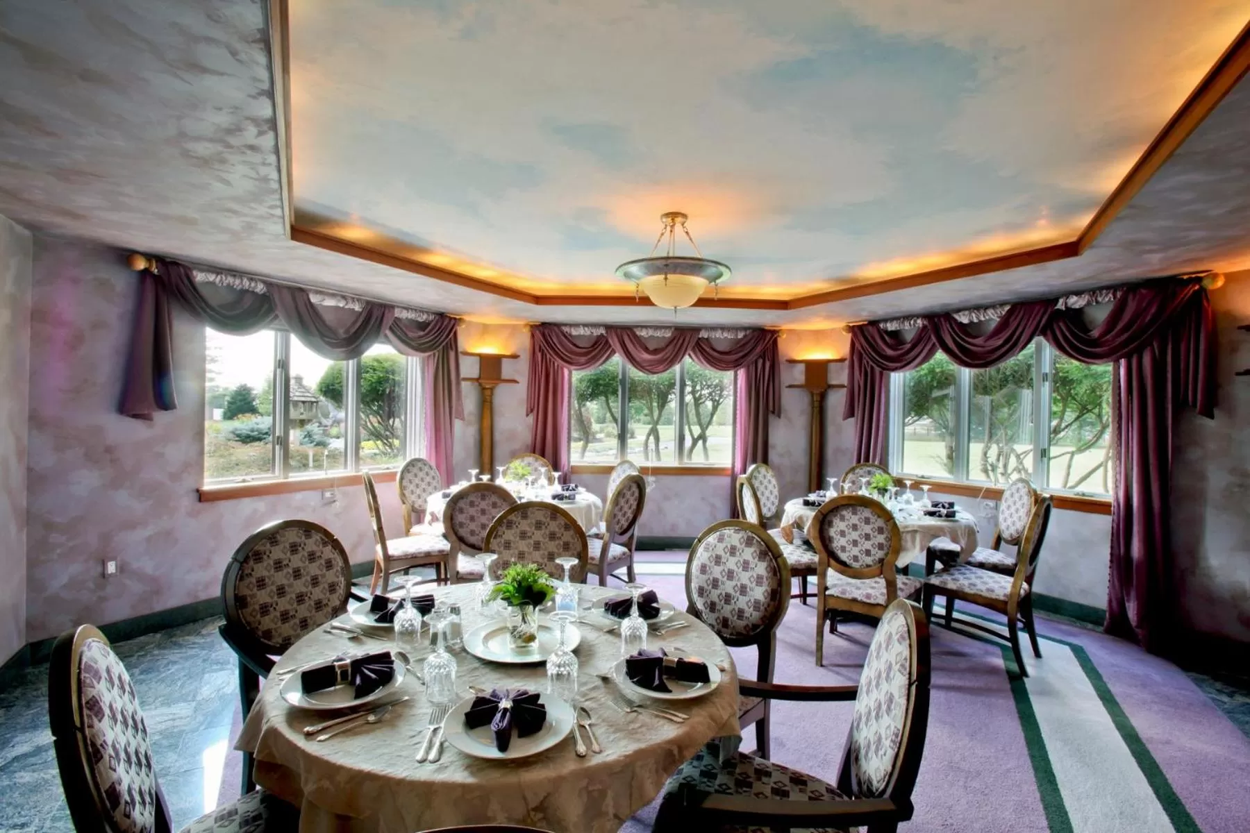 Breakfast, Restaurant/Places to Eat in Twin Pine Manor