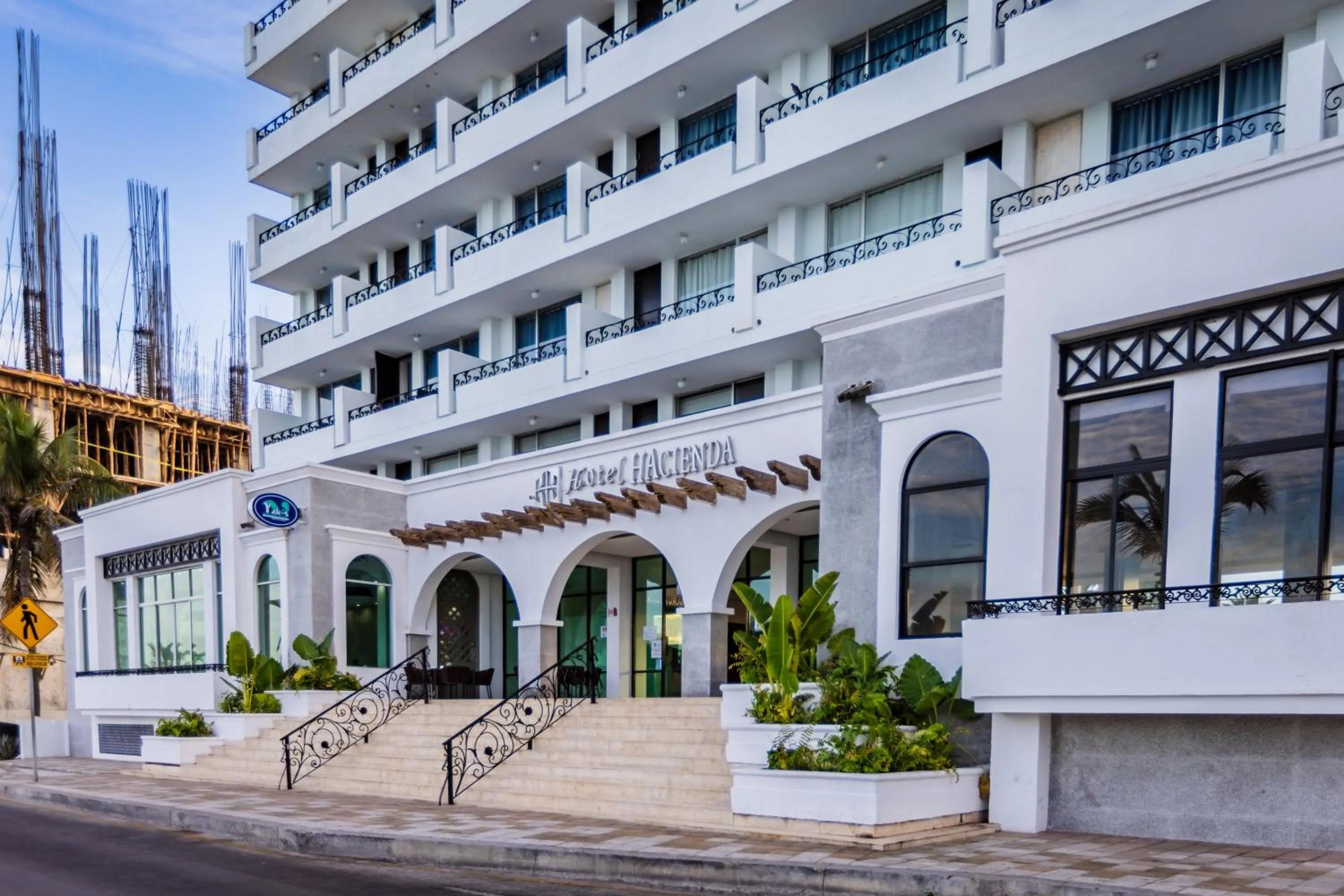 Facade/entrance in Hacienda Mazatlán sea view