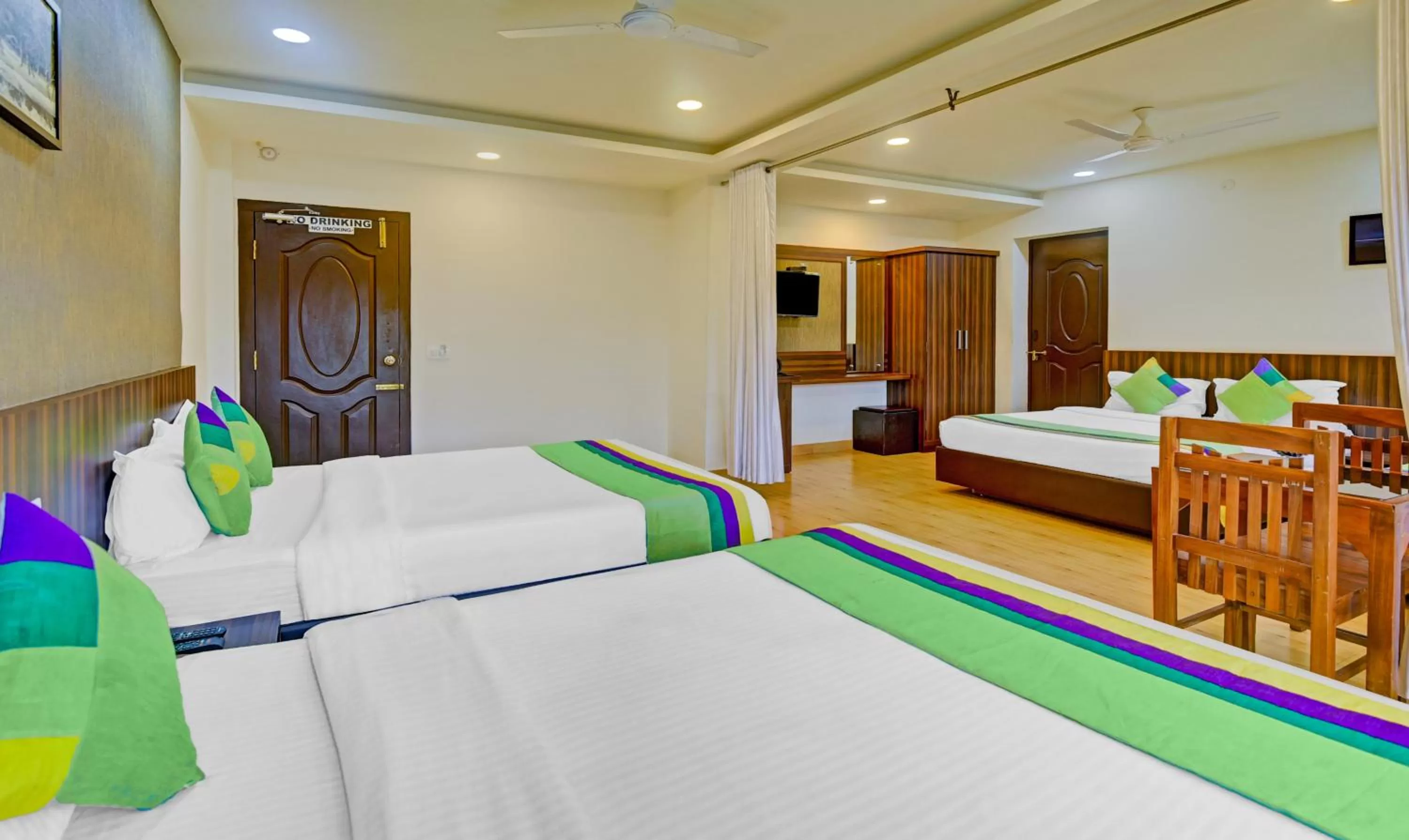 Bedroom, Bed in Itsy Hotels Igloo Residency, 400 Meters From Raja Seat Garden