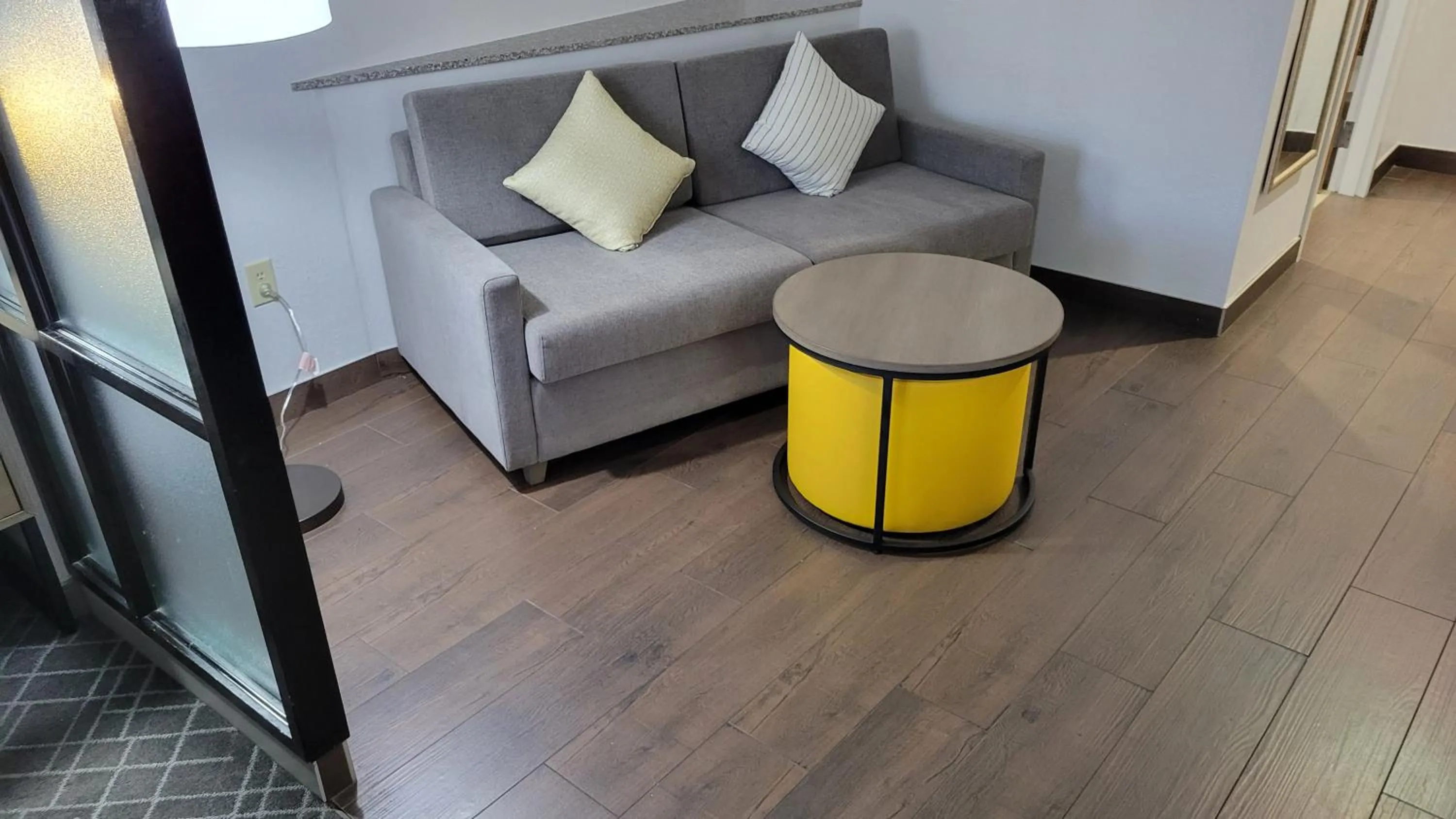 Seating area in Comfort Suites Macon Northwest