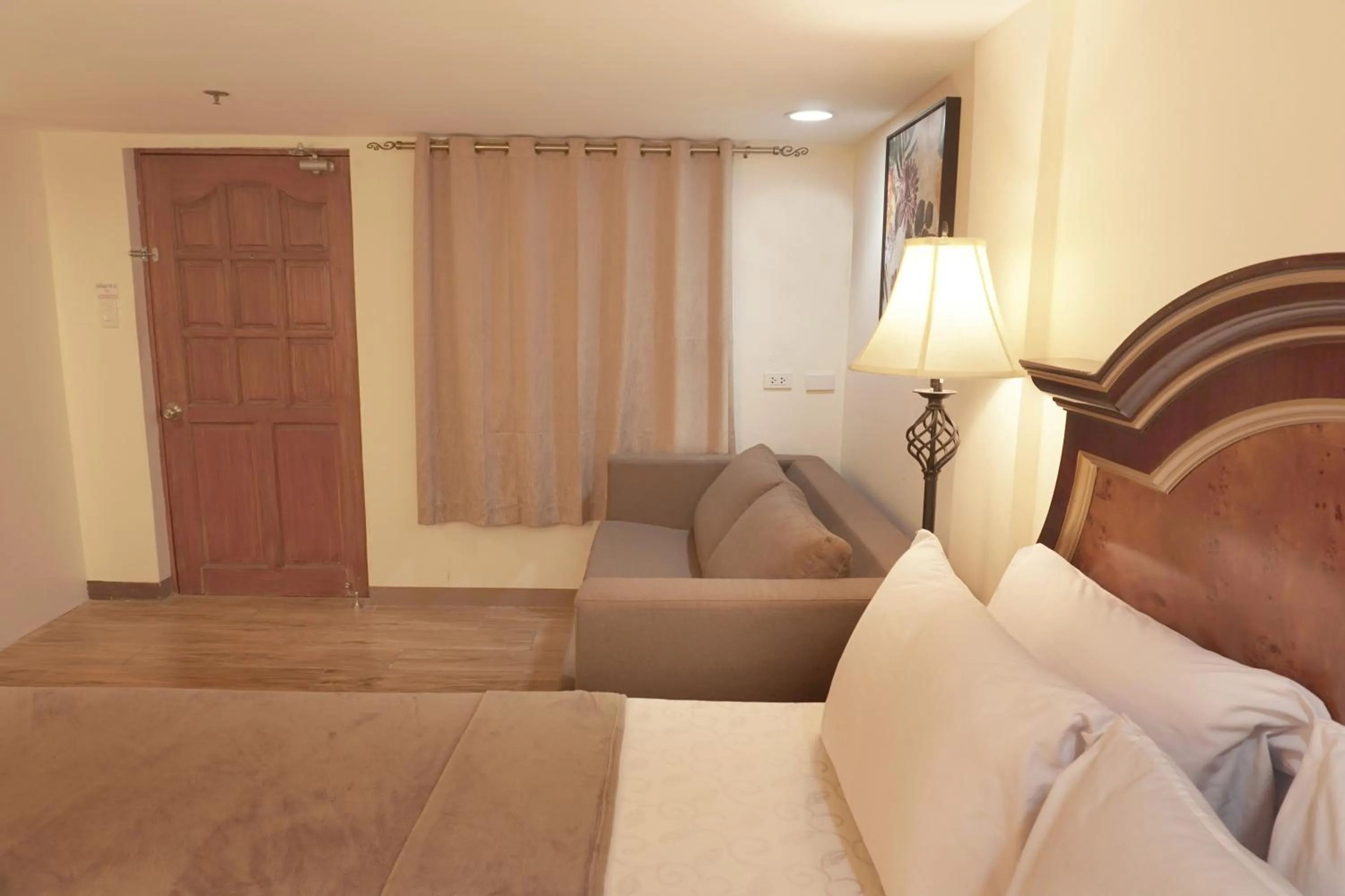 Bedroom, Bed in 1775 Adriatico Suites