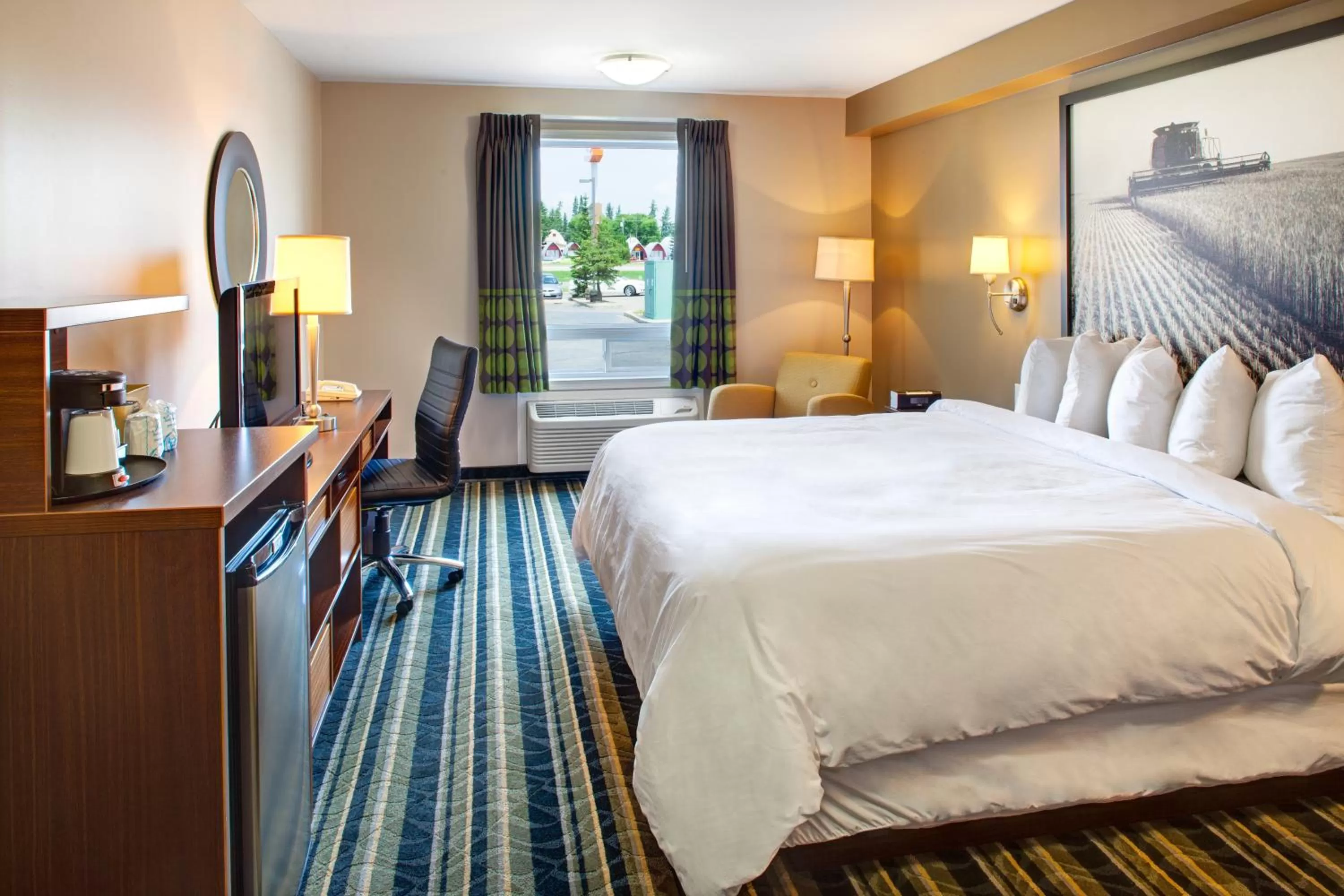 Seating area, Bed in Super 8 by Wyndham Brandon MB