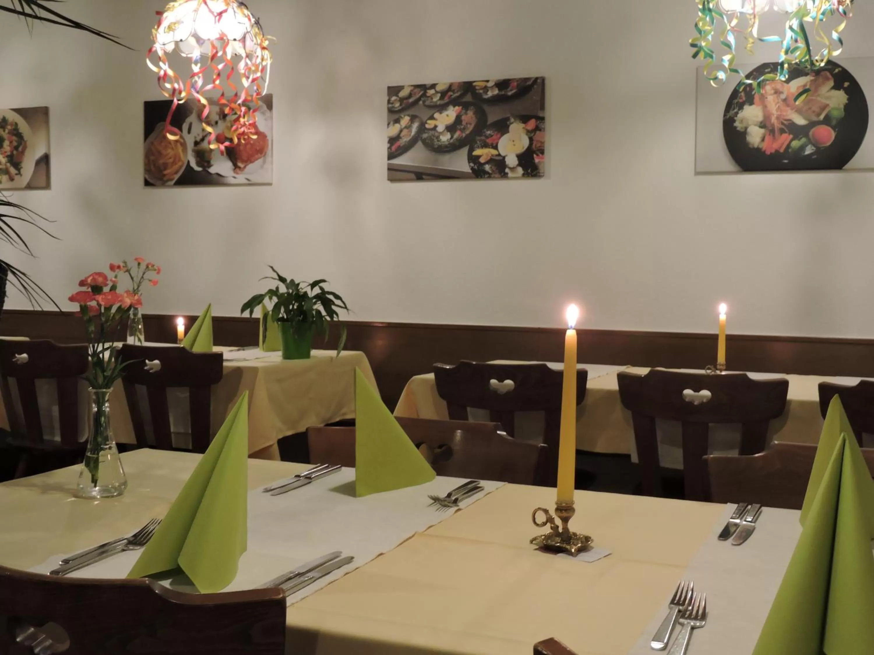 Restaurant/places to eat in Hotel Schoenau