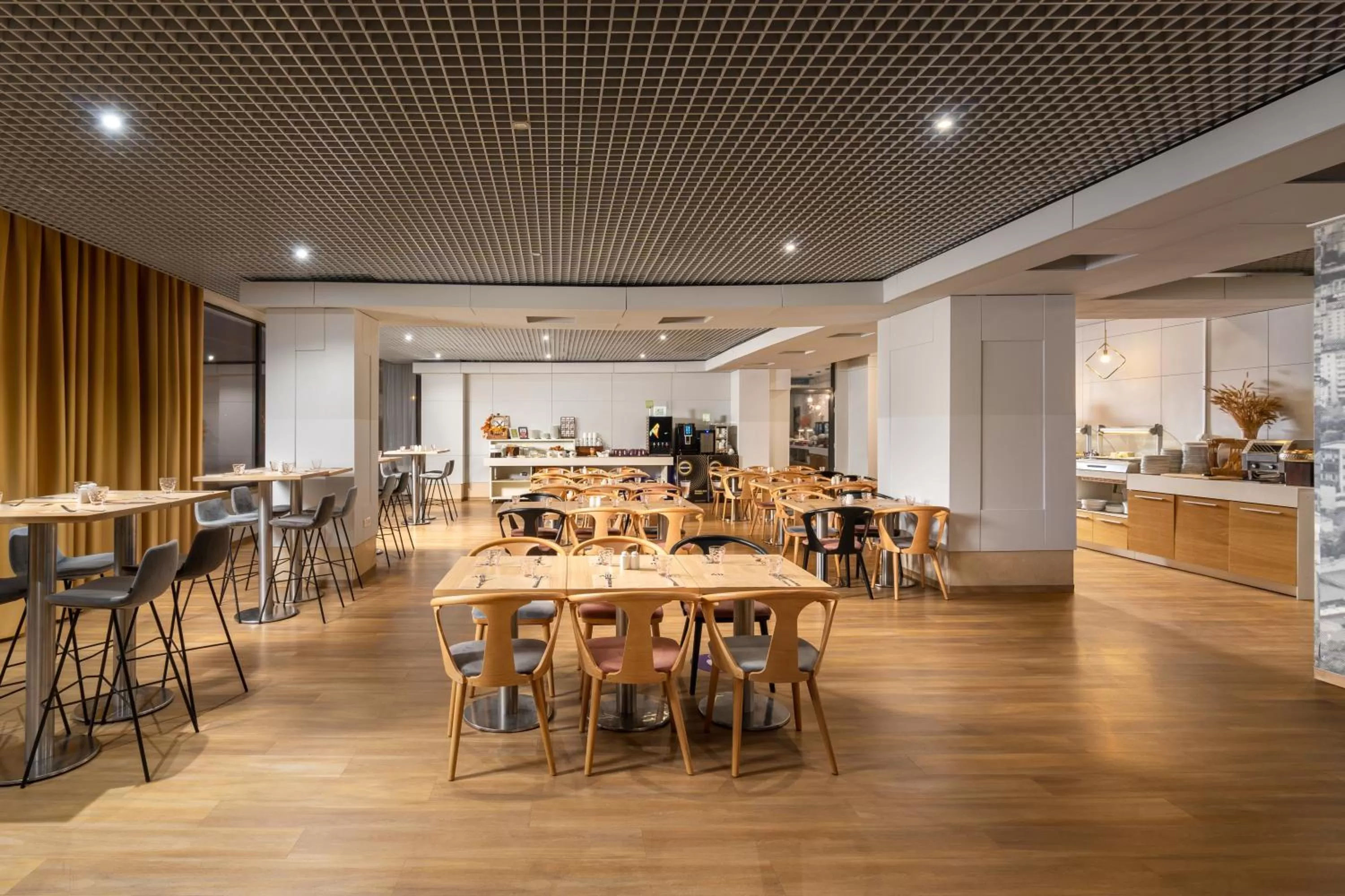 Restaurant/places to eat in Mercure Bucharest Unirii