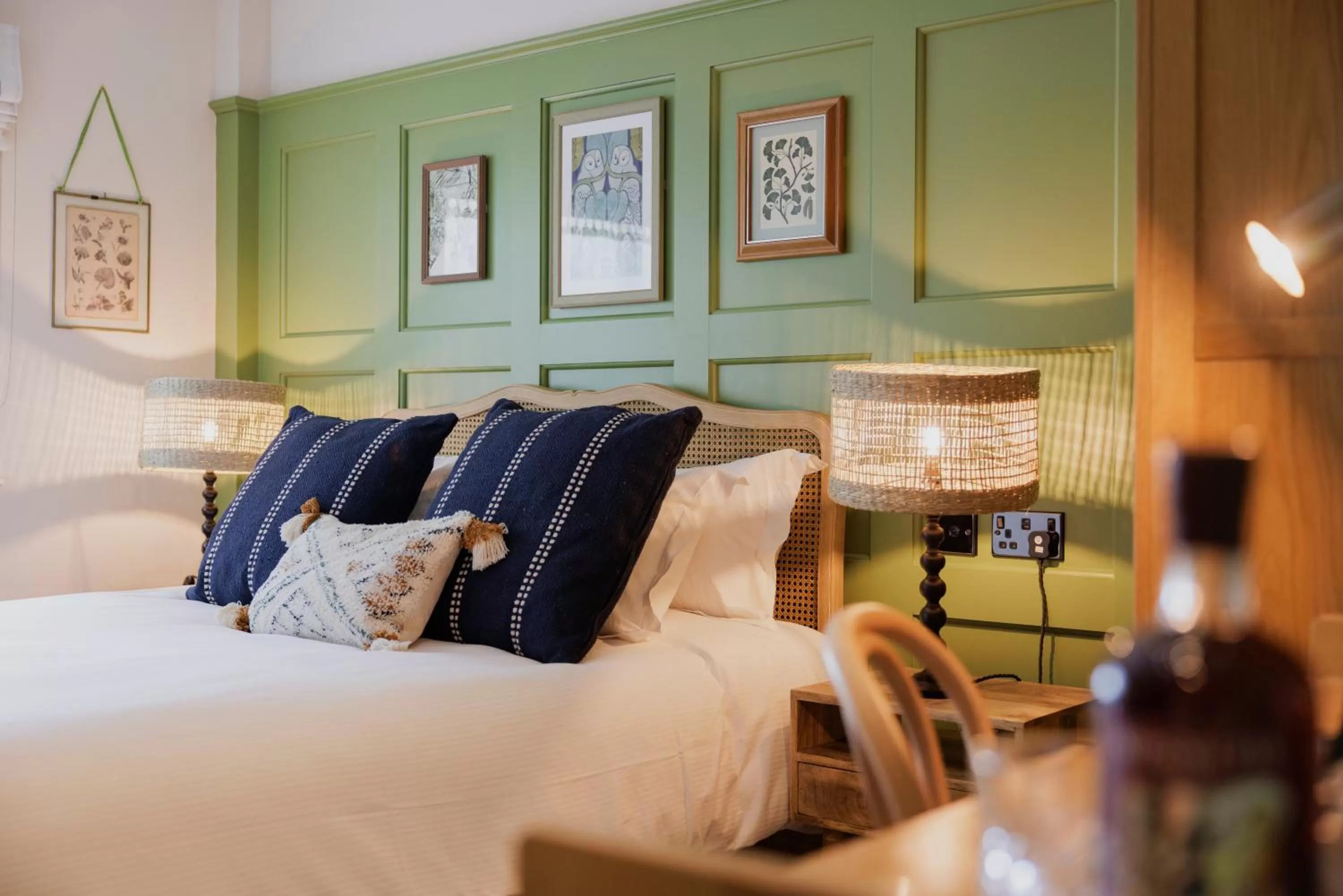 Bedroom, Bed in The George & Dragon