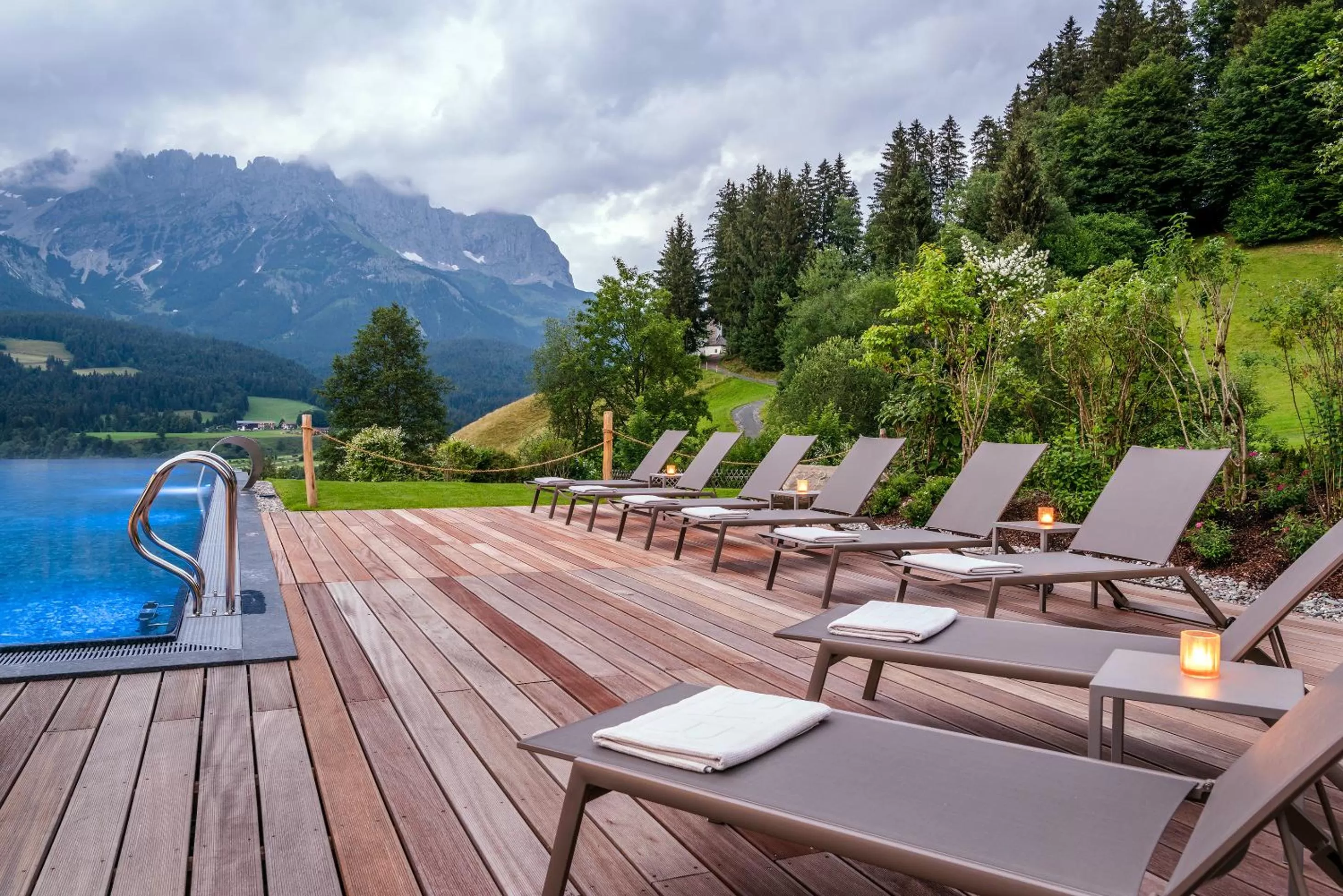 Swimming pool in Hotel Der Bär
