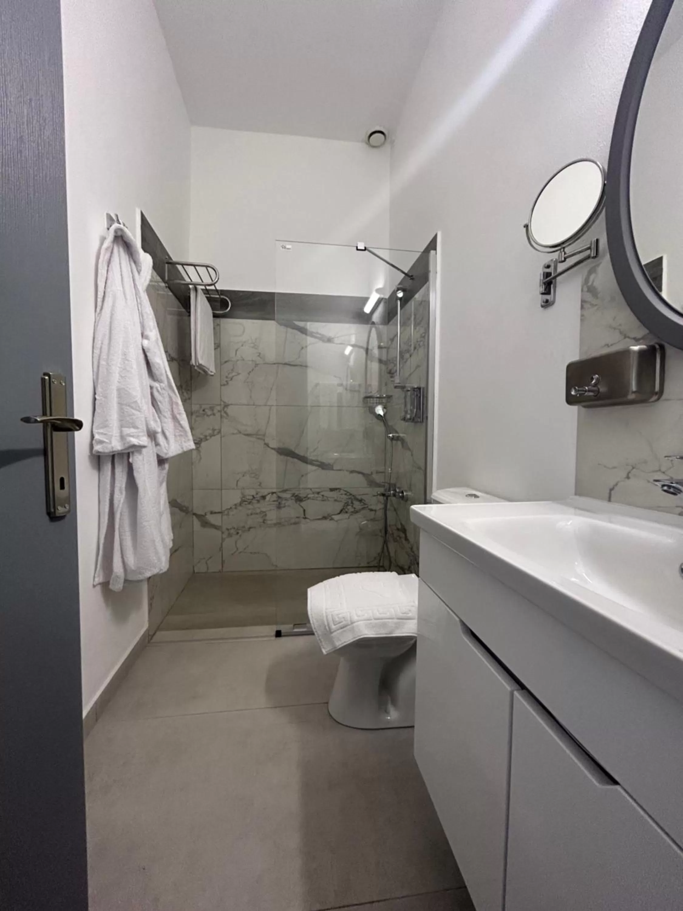 Bathroom in Royal Goddess Guest House, Walled City