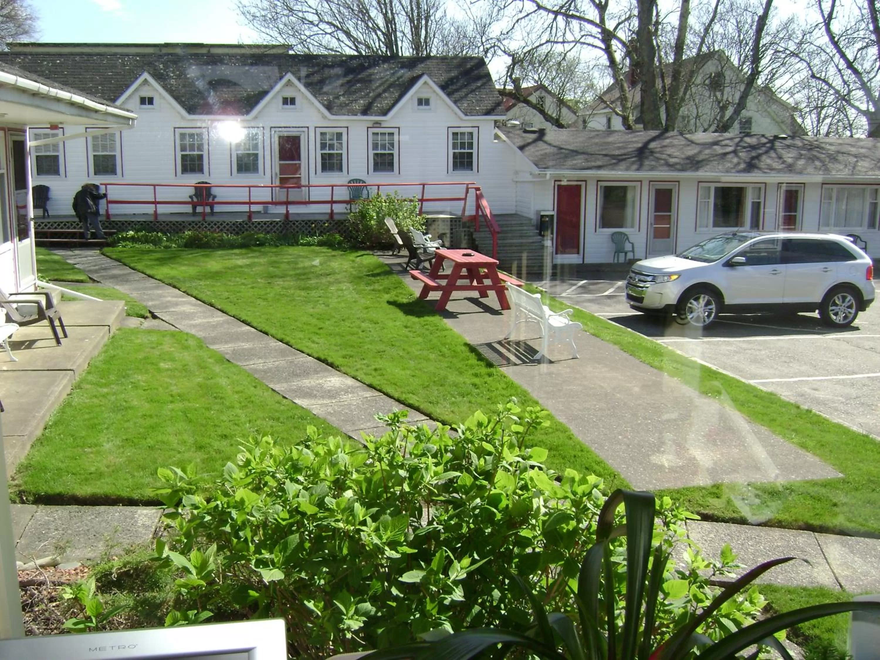 Garden in Lakelawn B&B and Motel