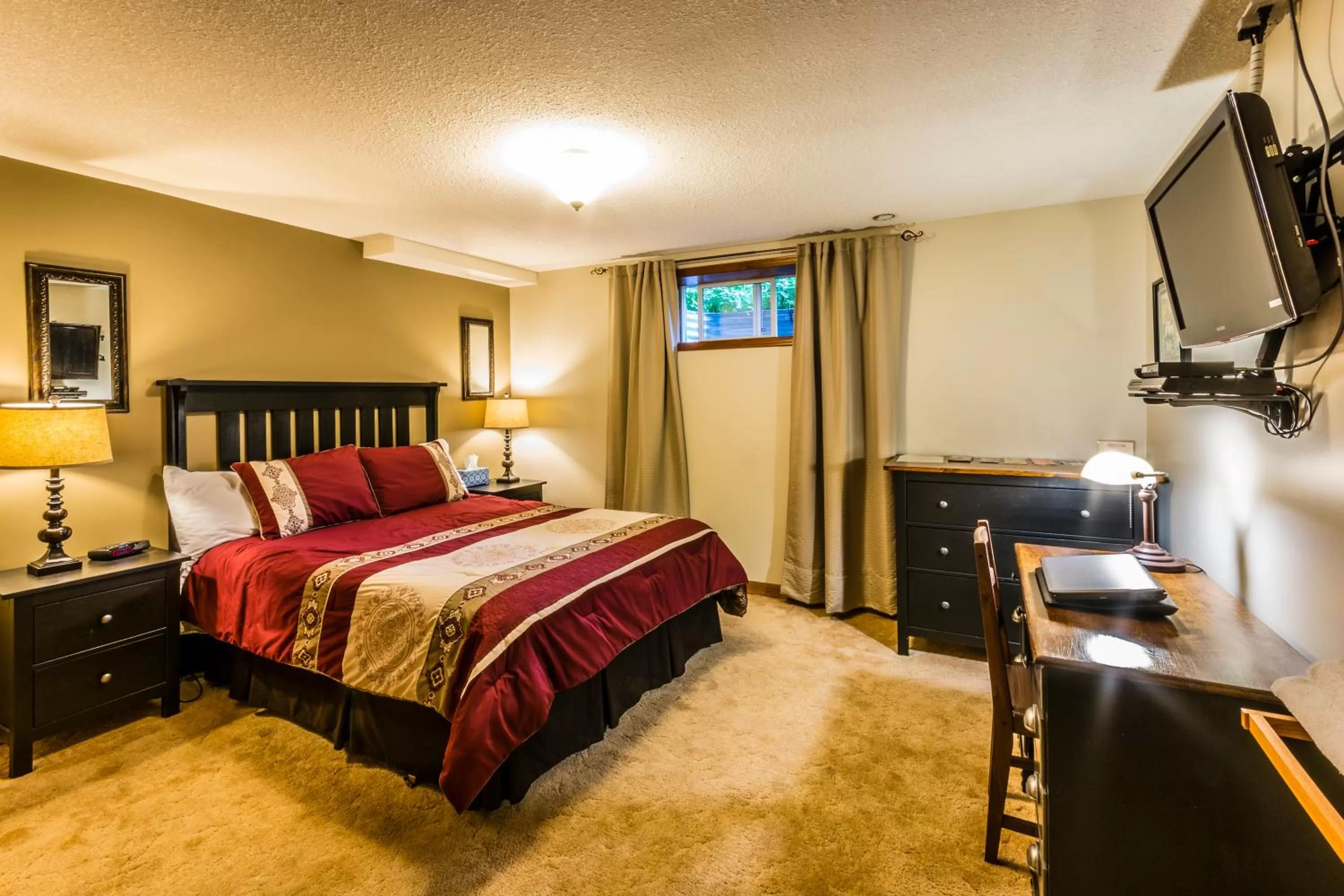 Bedroom, Bed in Rustlers Lodge