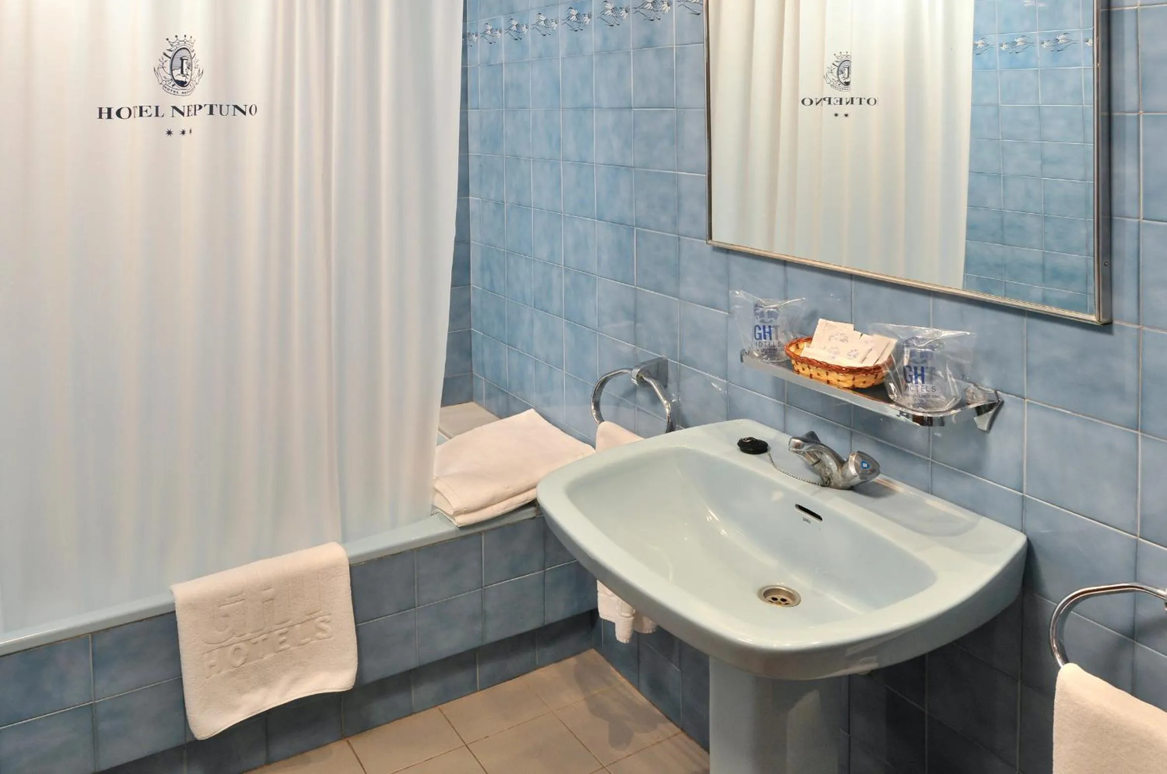 Bathroom in Hotel GHT Neptuno-Tossa & Venus SPA