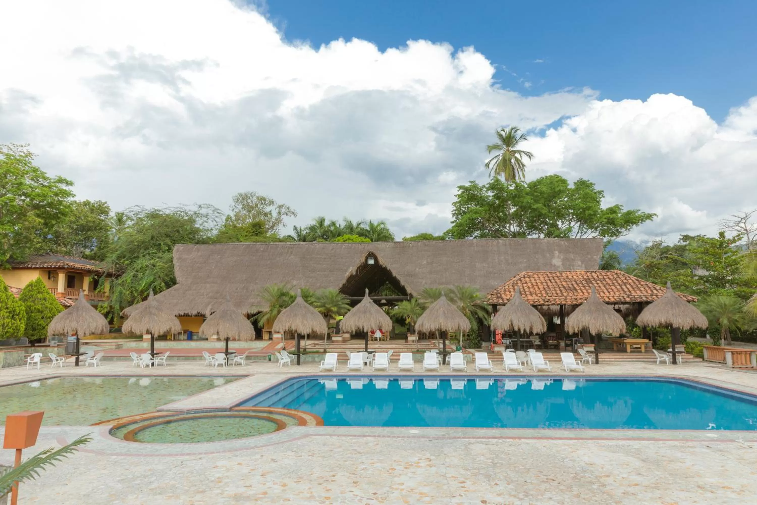 Property building, Swimming Pool in Hotel Portón del Sol