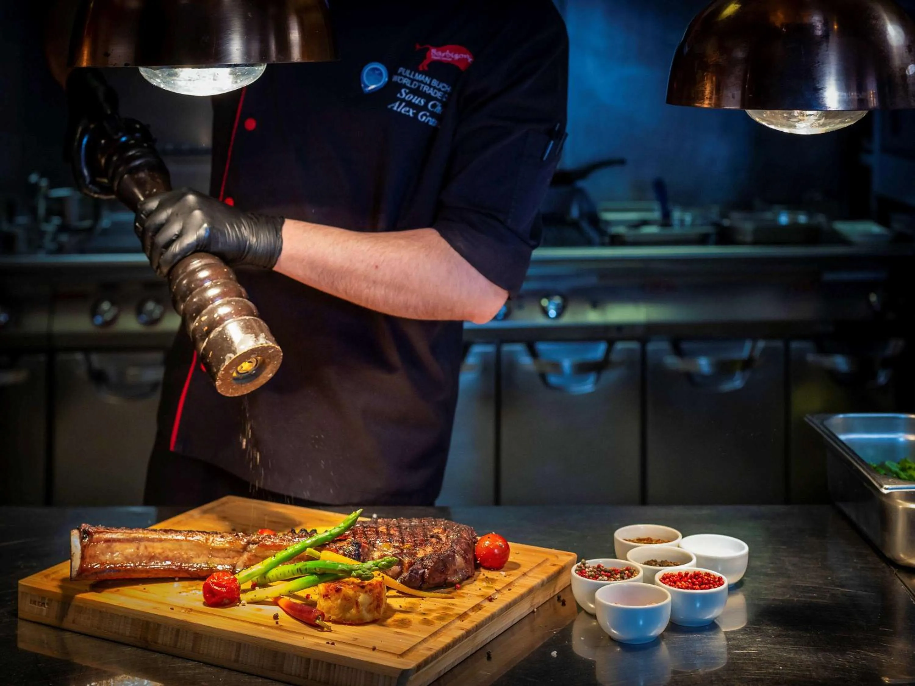 Restaurant/places to eat in Pullman Bucharest World Trade Center