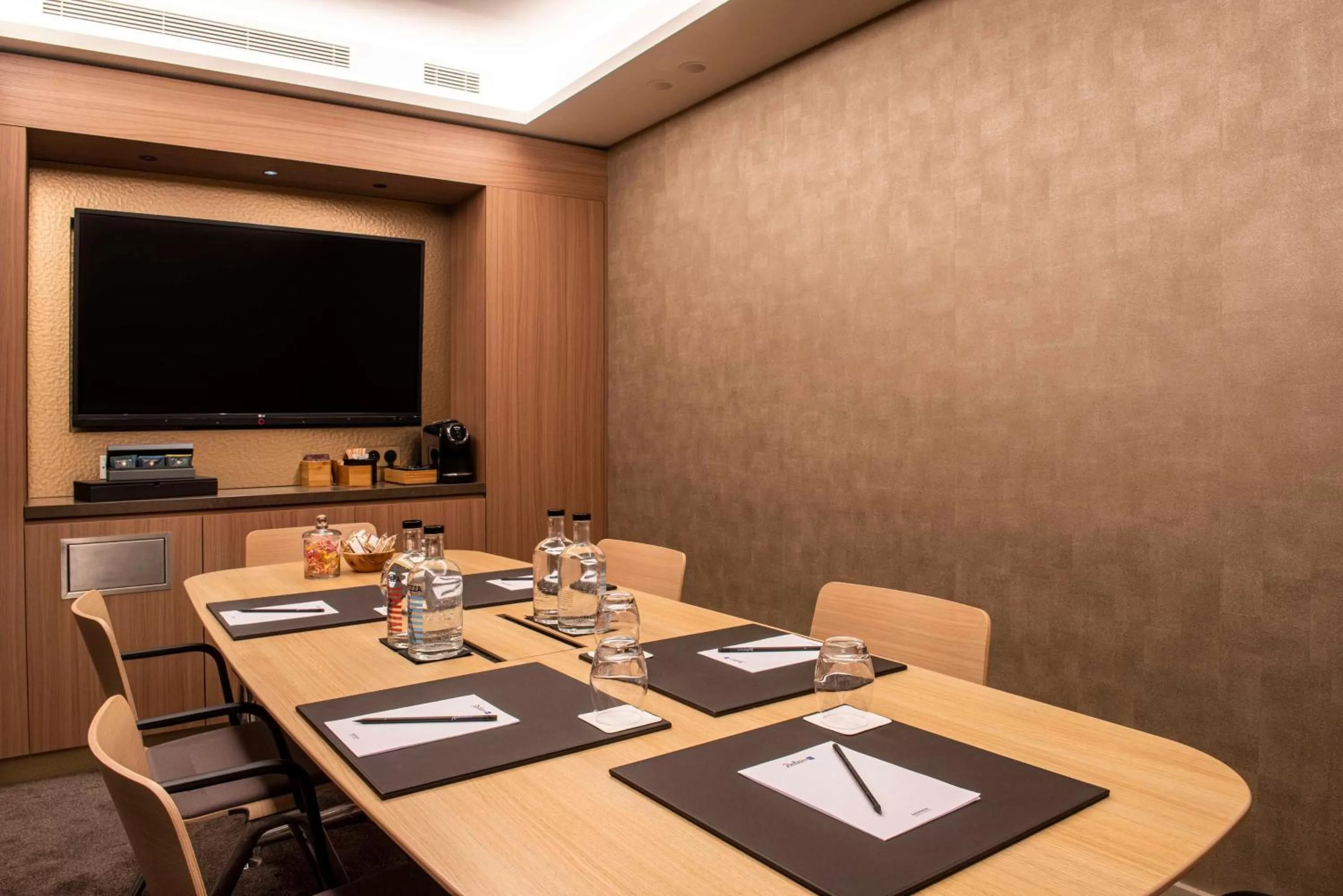 Meeting/conference room in Radisson Blu Hotel, Rouen Centre