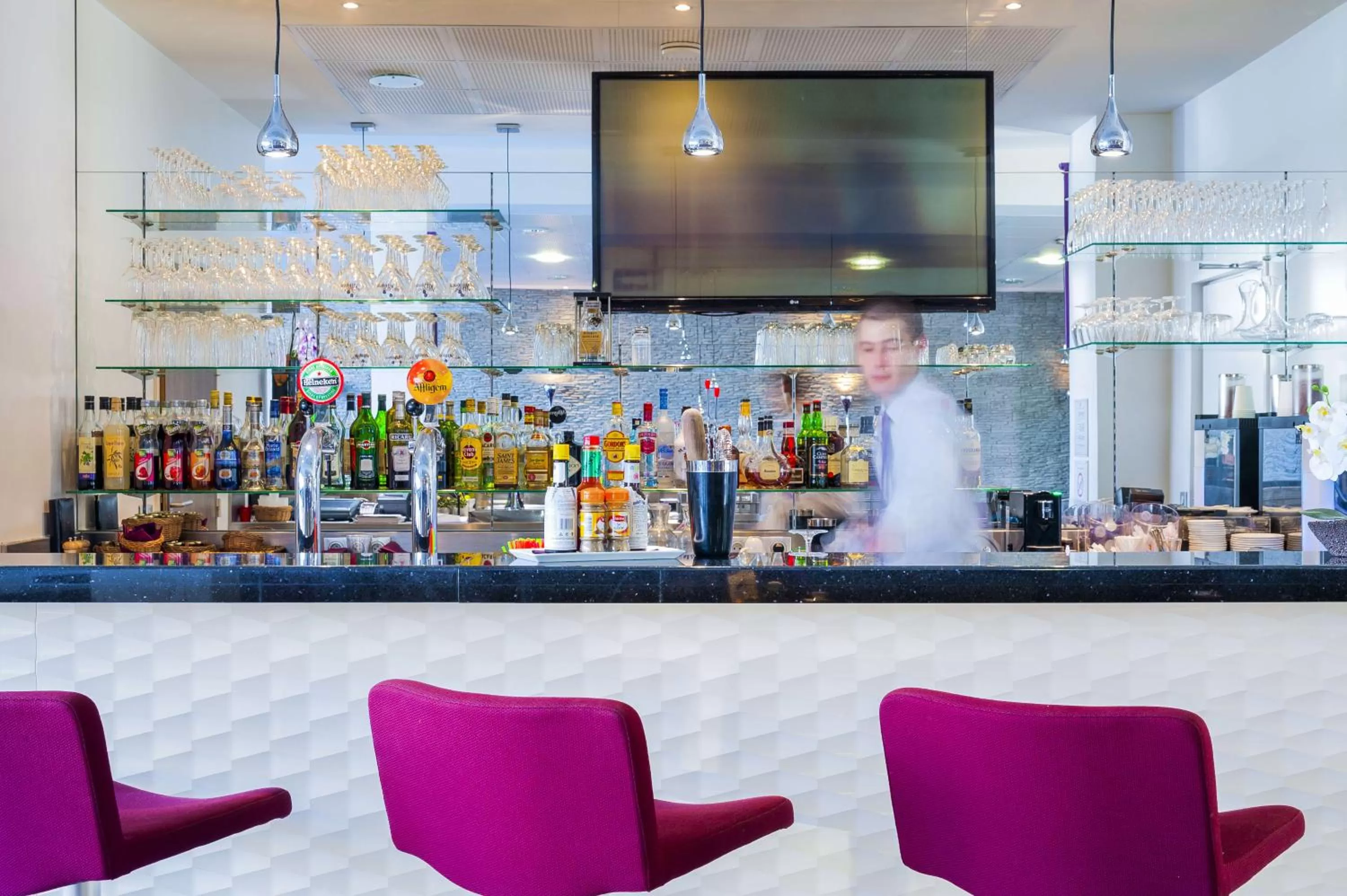 Lounge or bar in Best Western Plus Paris Velizy