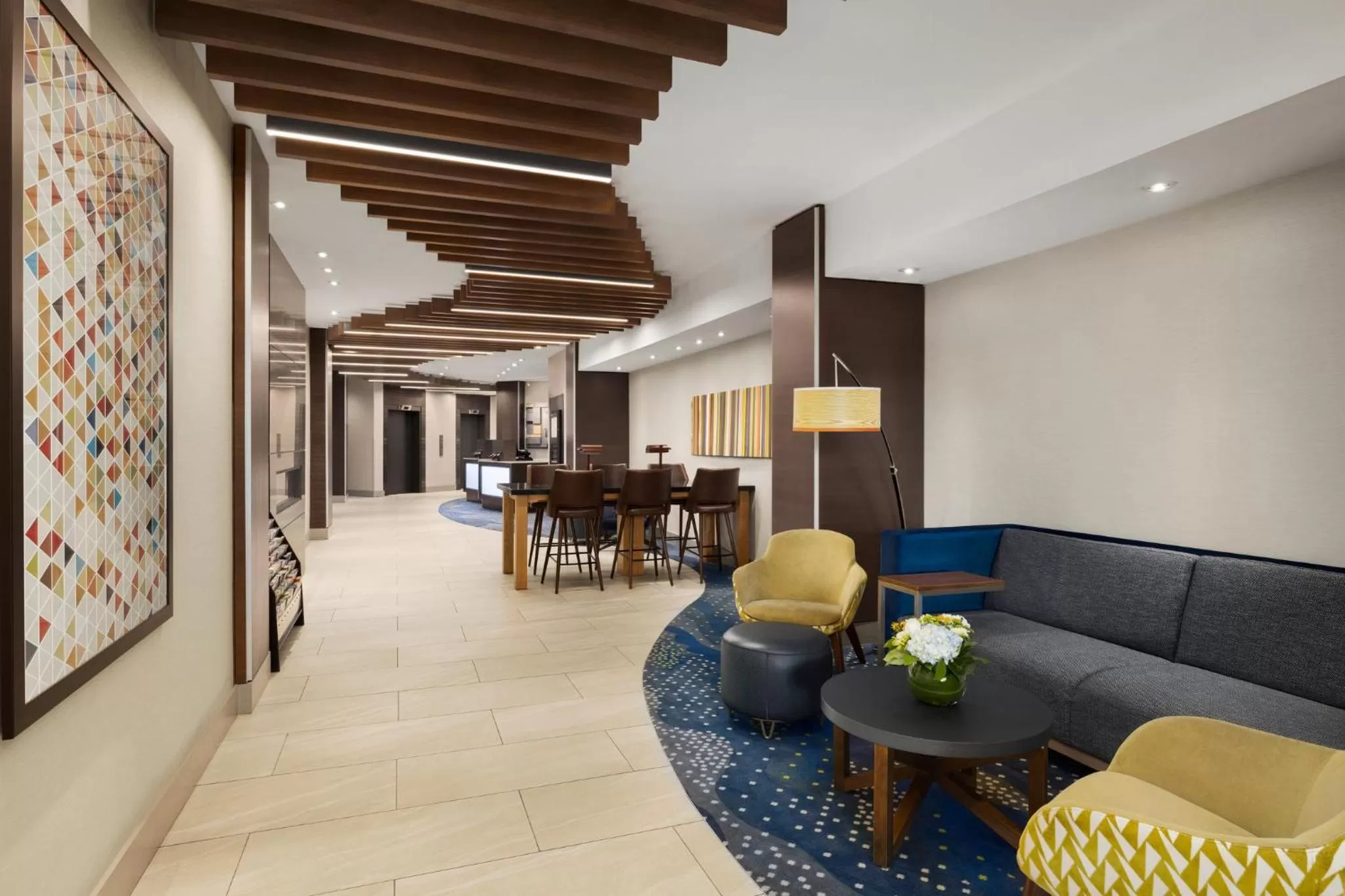 Property building in Holiday Inn Express Vancouver-Metrotown (Burnaby)