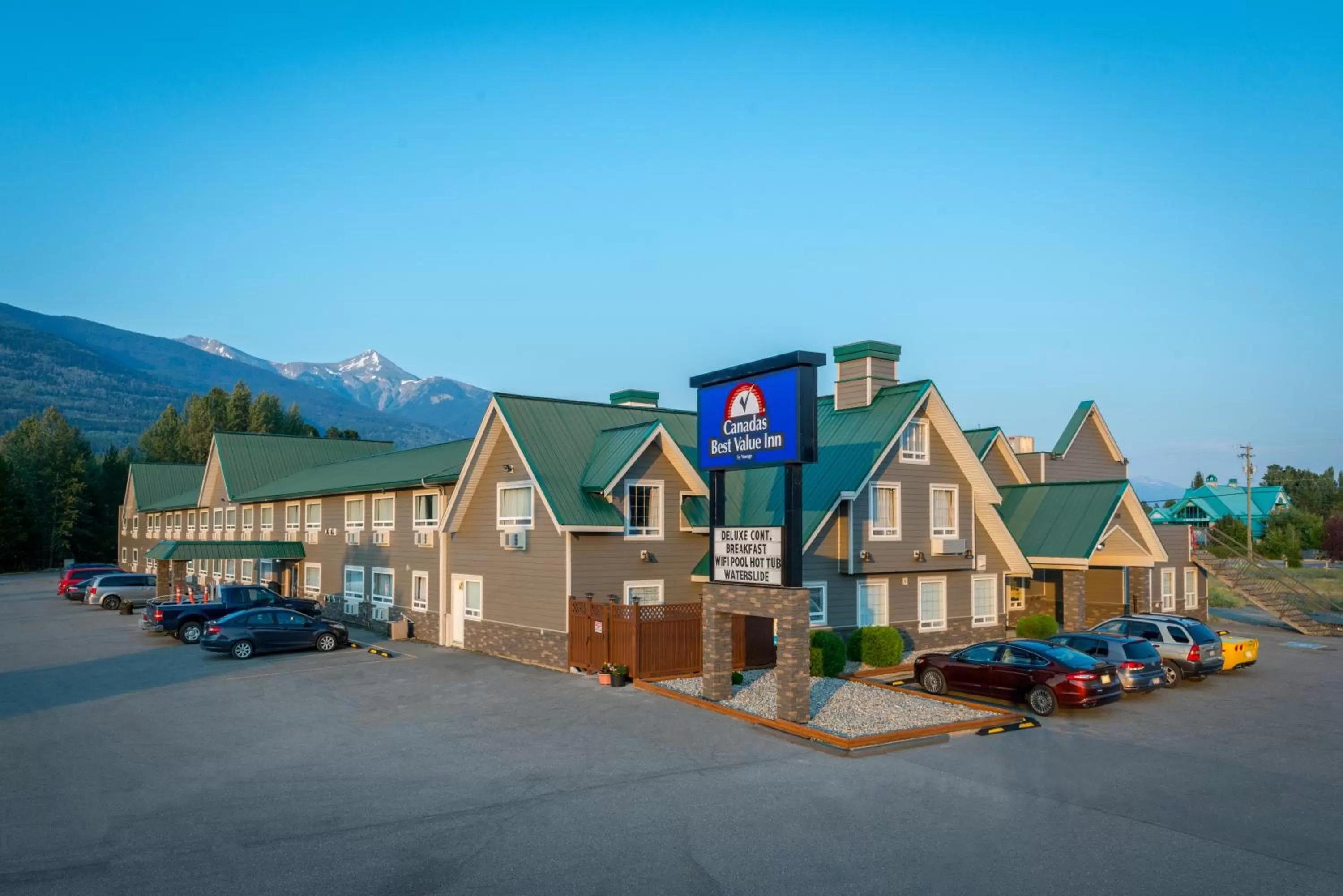 Property building in Canadas Best Value Inn Valemount