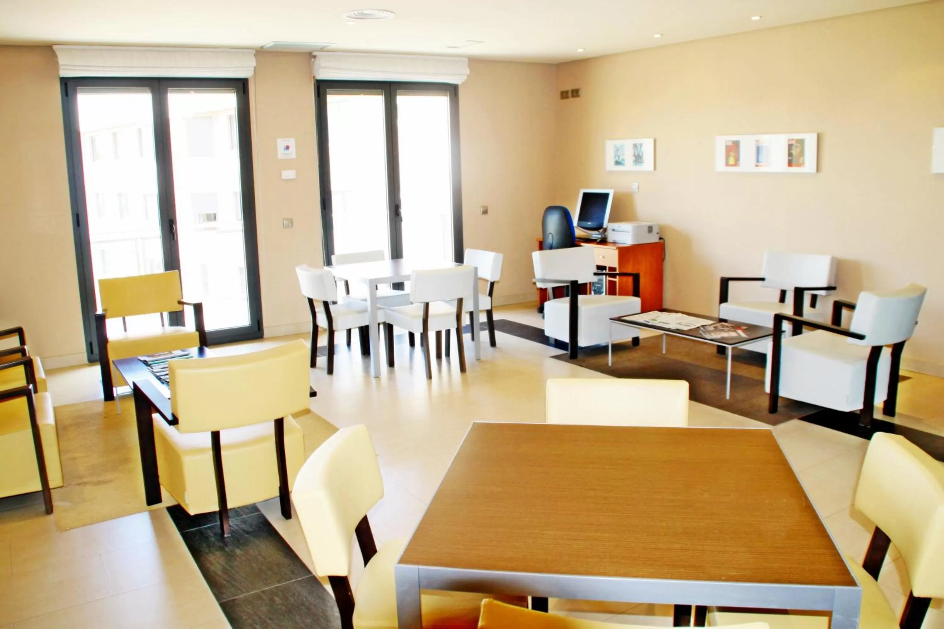 Business facilities in Apartahotel Ribera