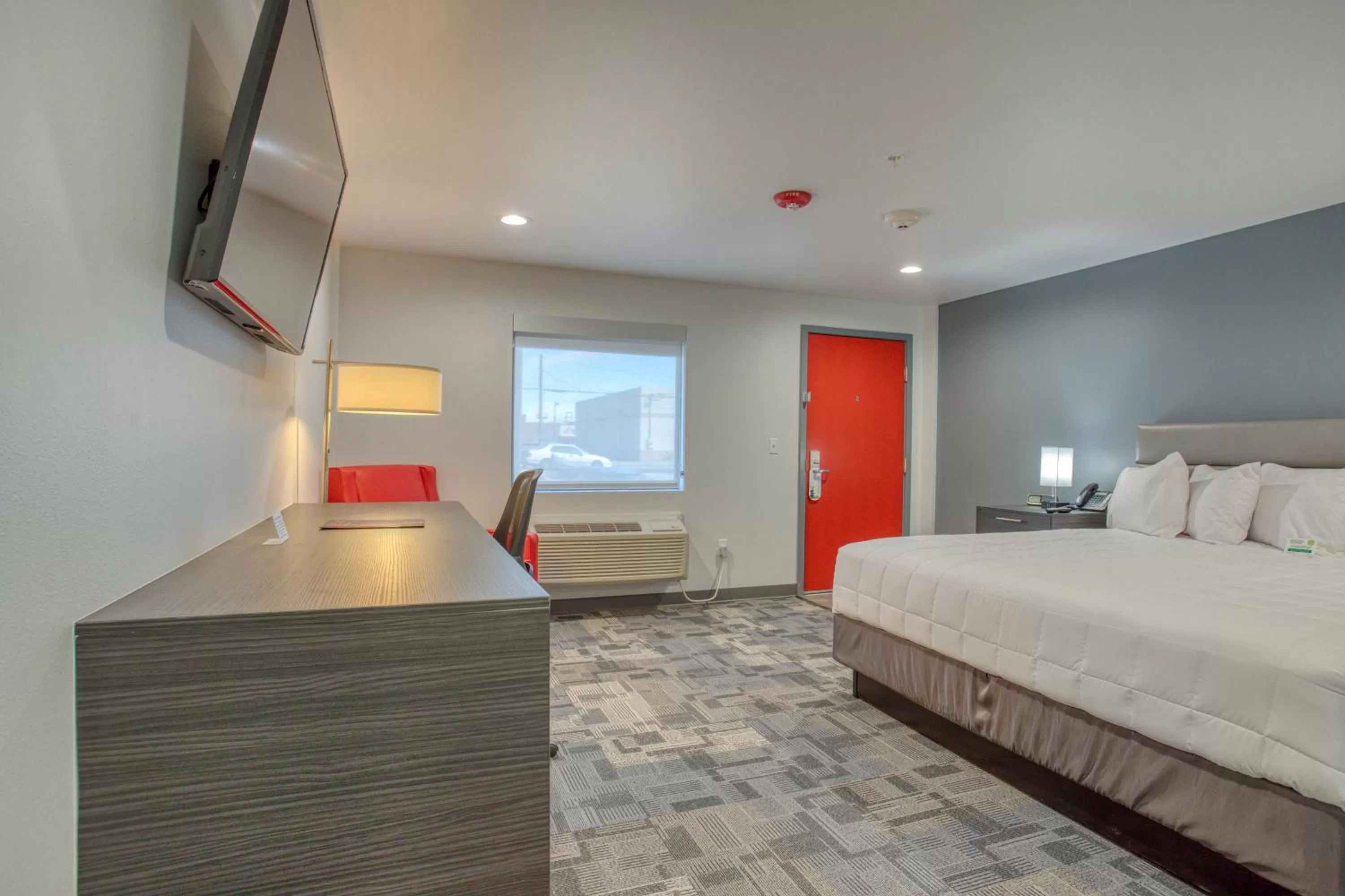 Bed in Post Time Inn