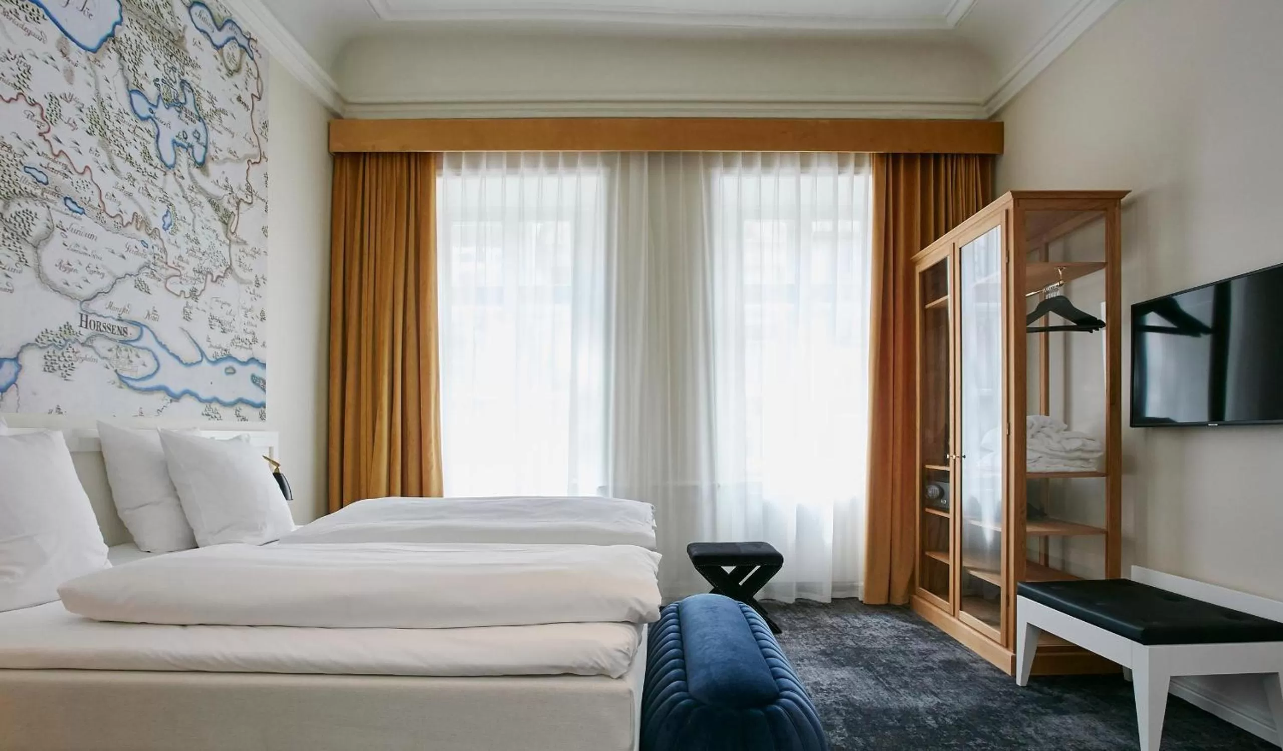 Photo of the whole room, Bed in Jørgensens Hotel