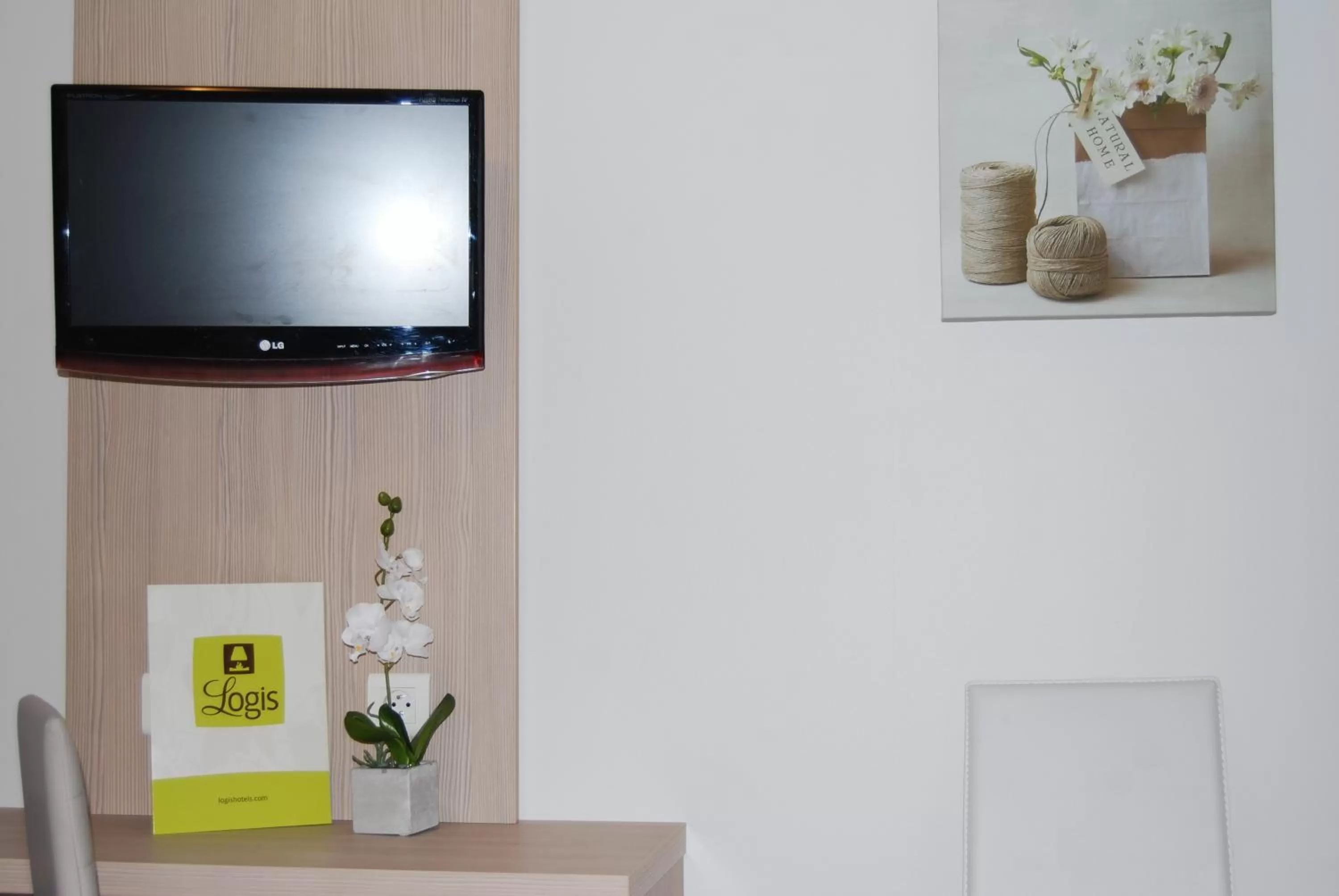 Decorative detail in Logis Hôtel Restaurant du Midi - Rodez Centre
