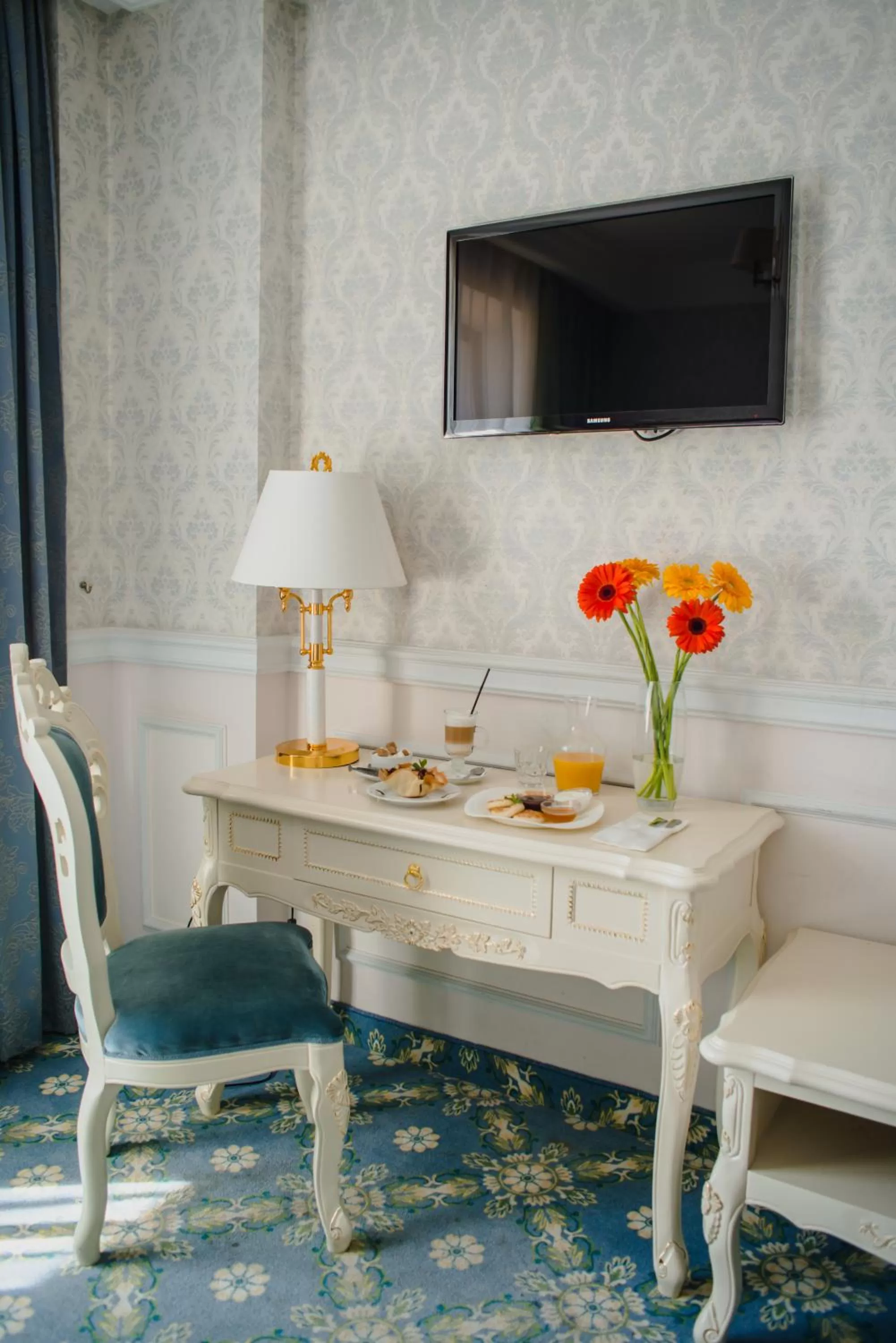 TV and multimedia, TV/Entertainment Center in Royal Olympic Hotel