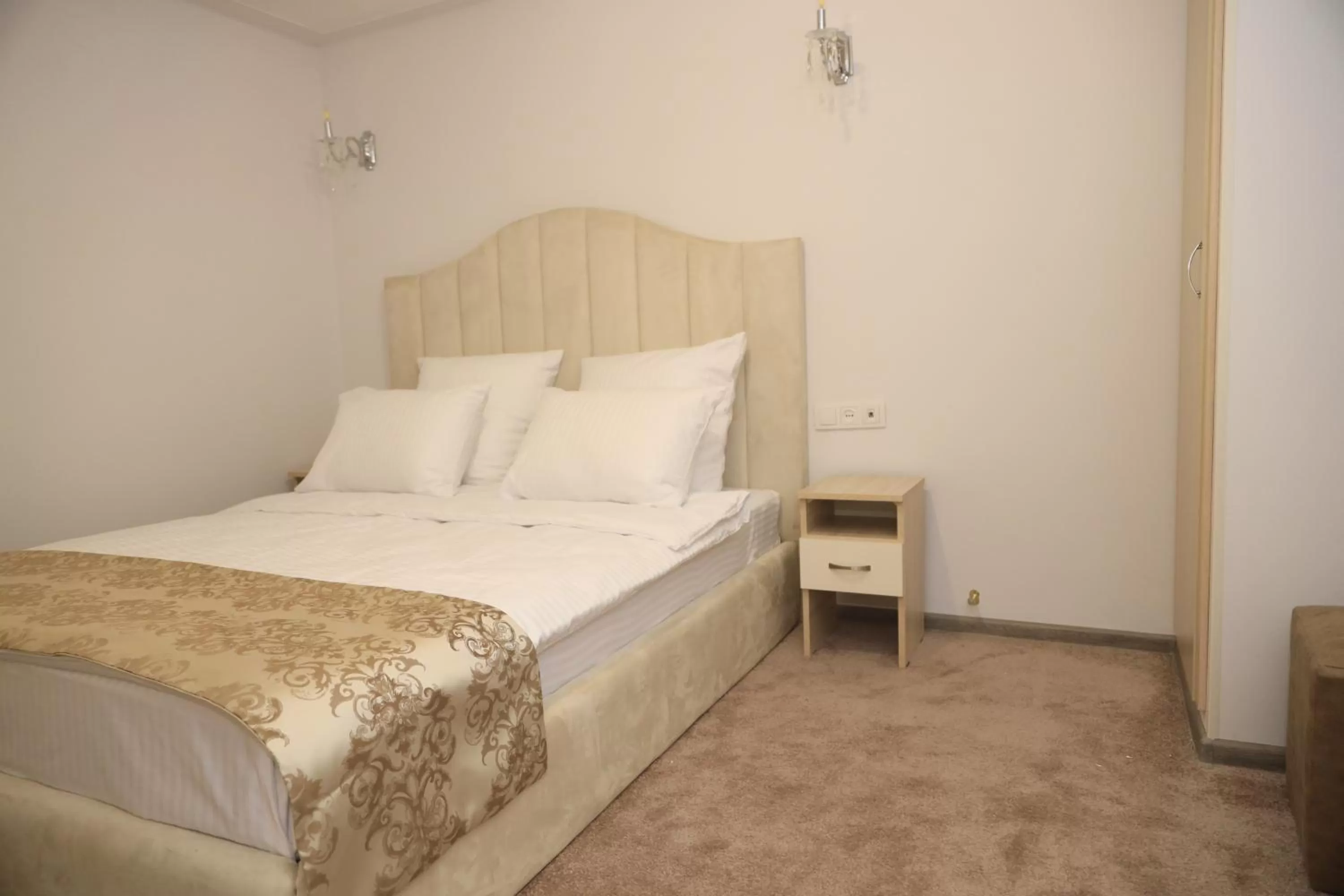 Bed in DeLin Hotel And Tours