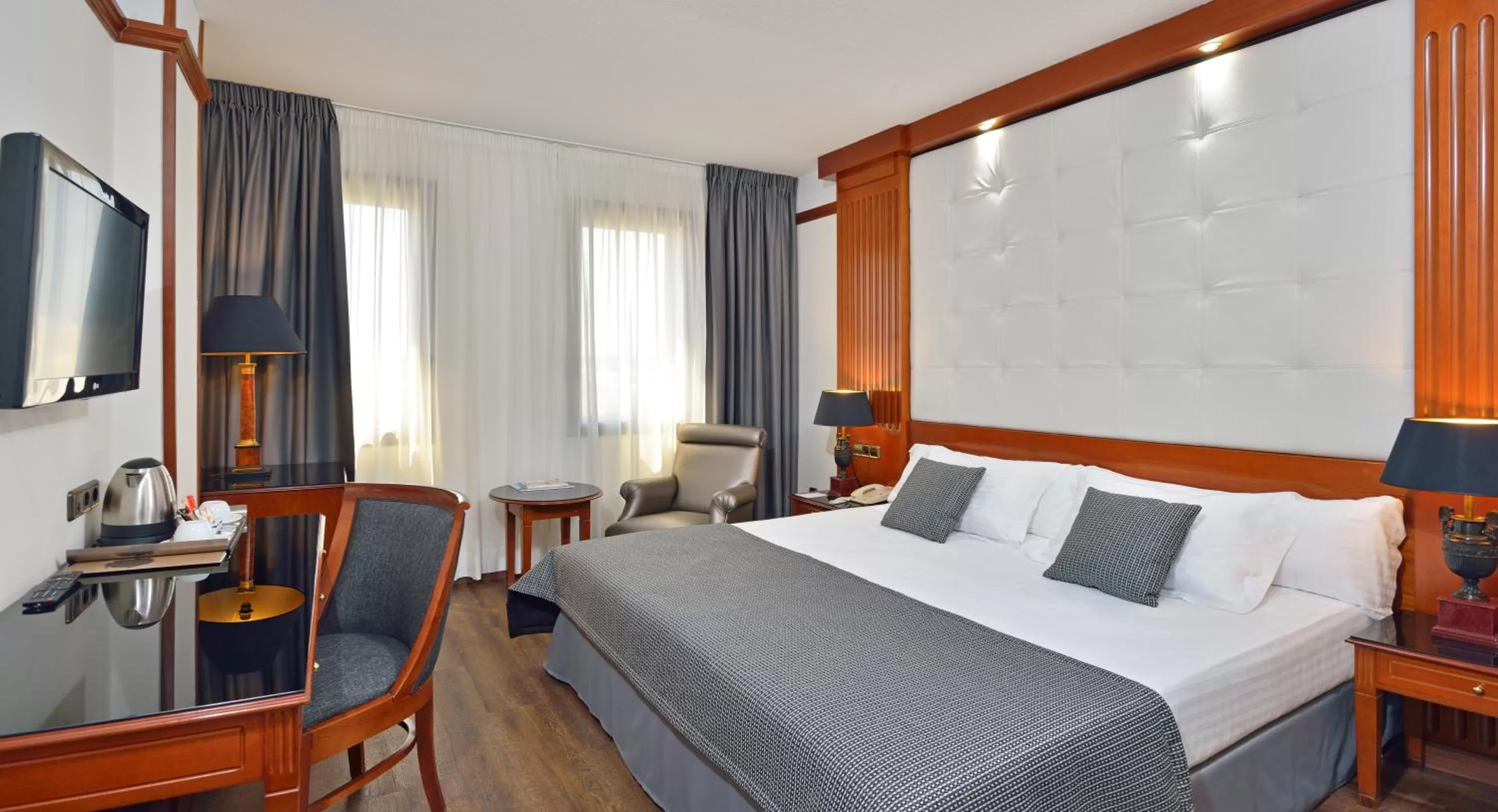 Photo of the whole room, Bed in Best Western Premier CMC Girona