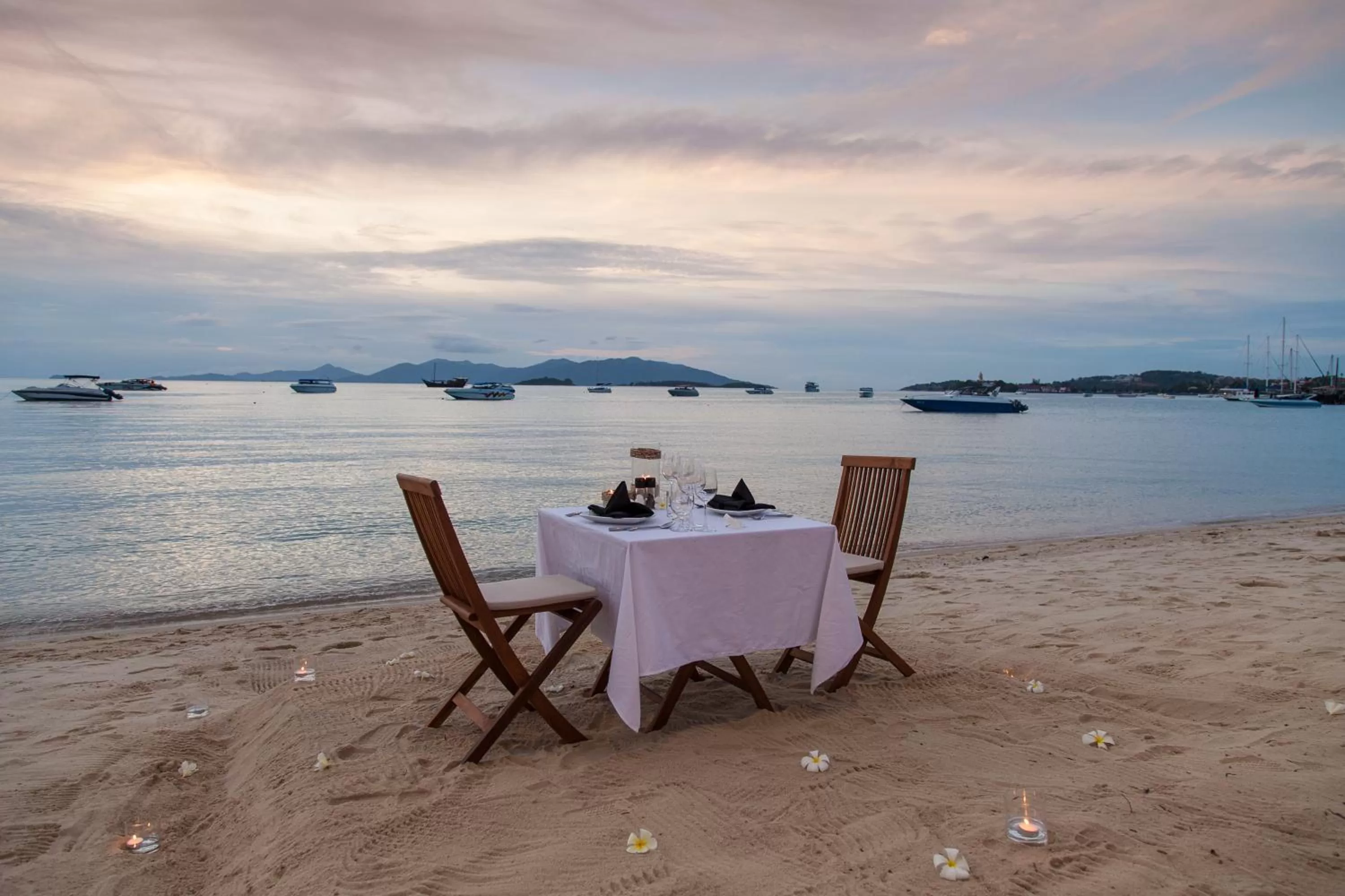 Restaurant/places to eat in The Privilege Hotel Ezra Beach Club