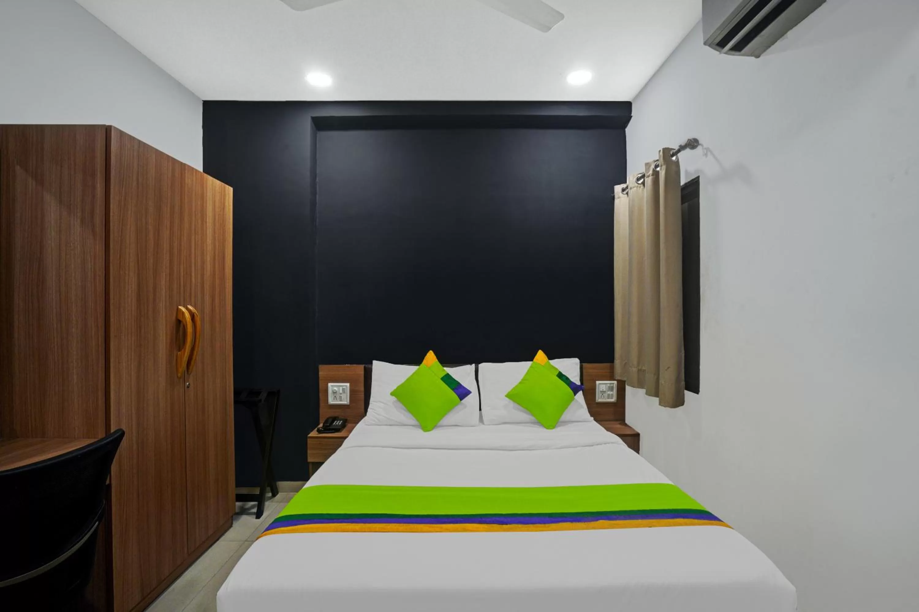 Bed in Treebo Trend Wow - Surat Station