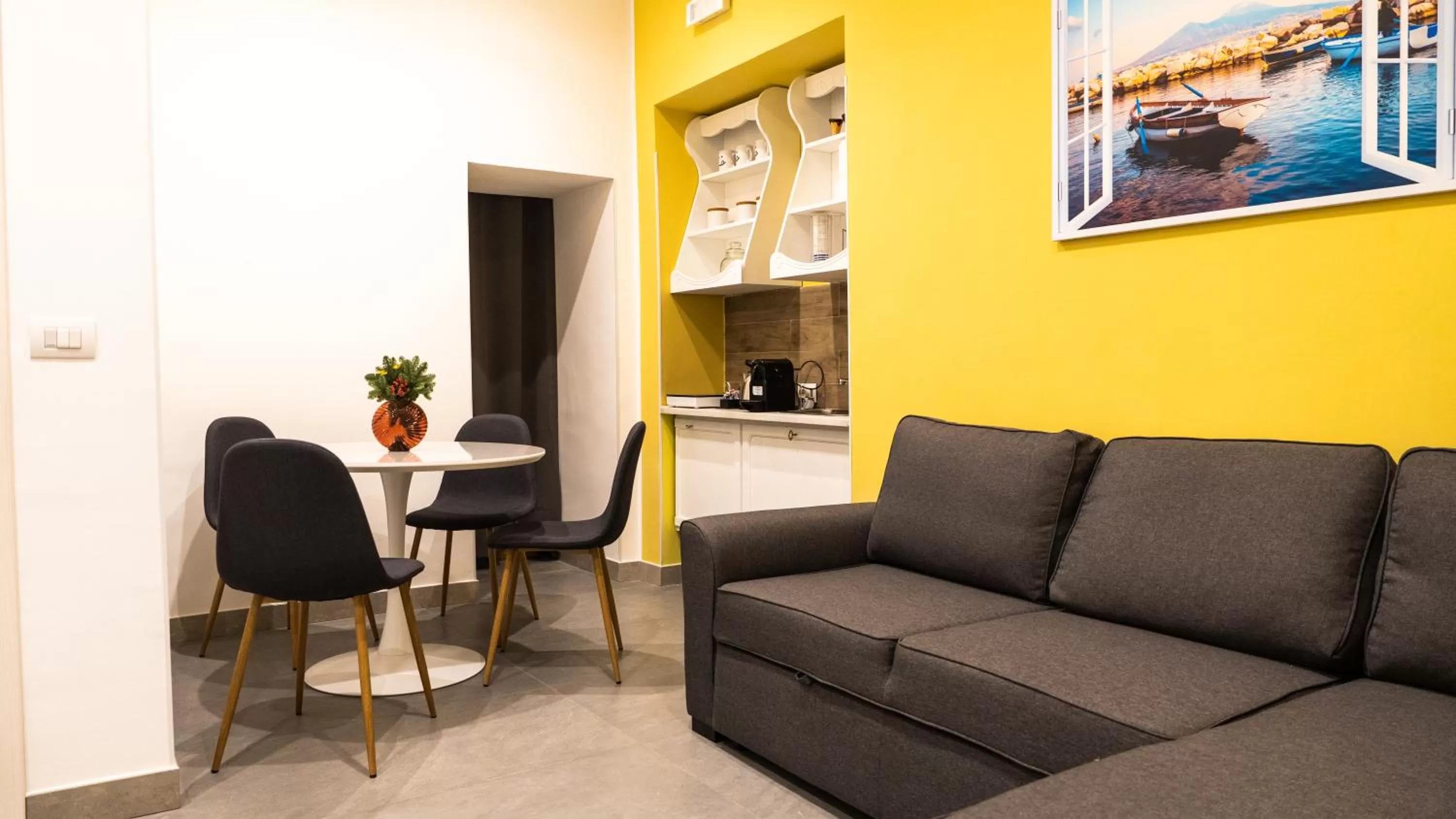 Kitchen or kitchenette, Seating Area in Real Passeggio di Napoli